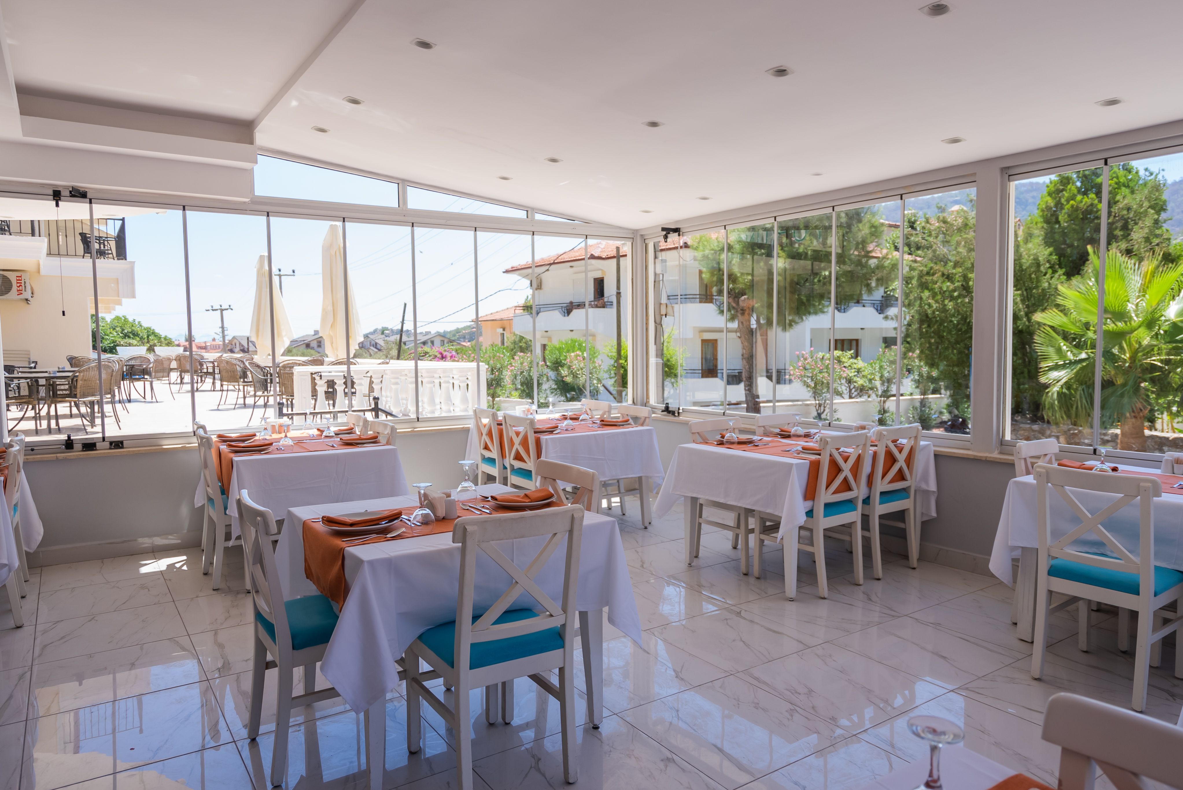 MAIN RESTAURANT