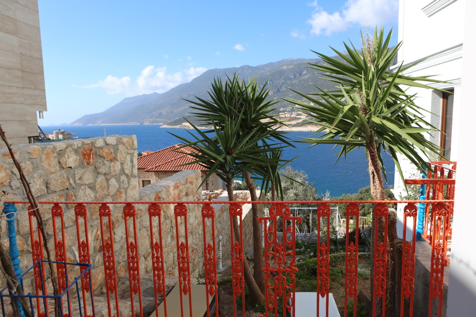 Taş Oda  Deniz ve Bahçe Manzaralı Oda 