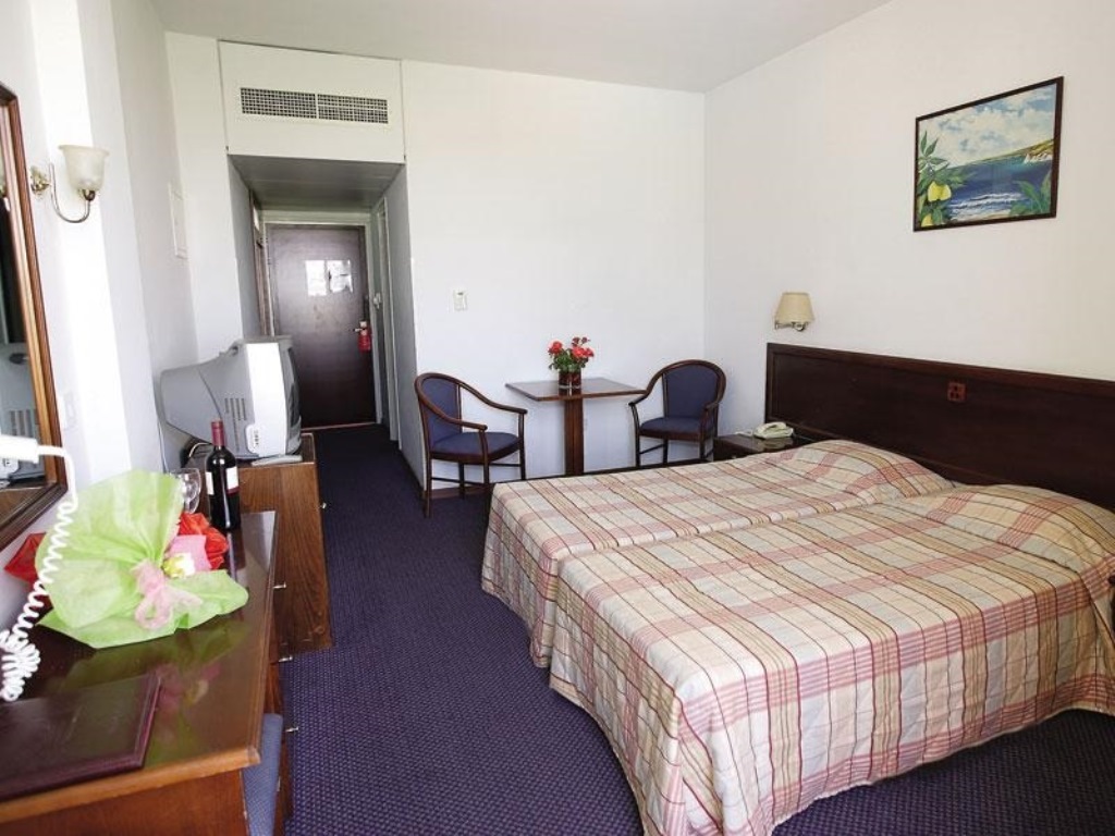 Twin Standard Room (PoolView)