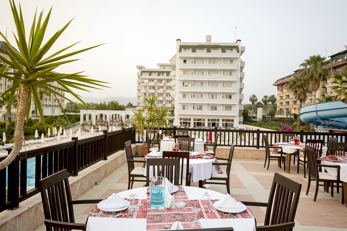 HOLIDAY GARDEN RESORT HOTEL 6.jpg