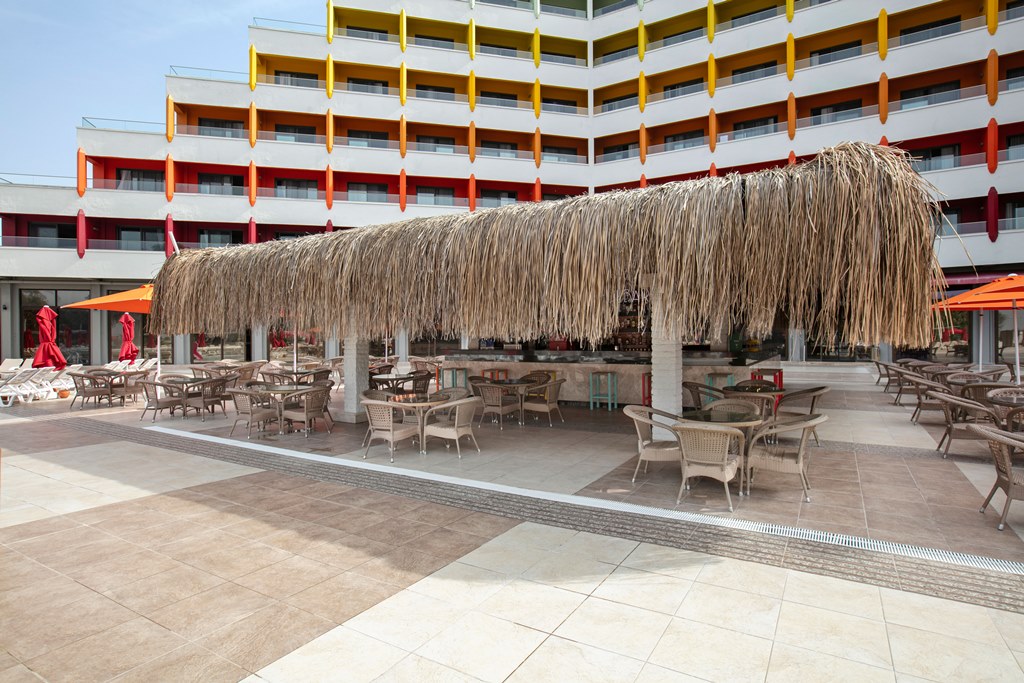 Pool Bar
