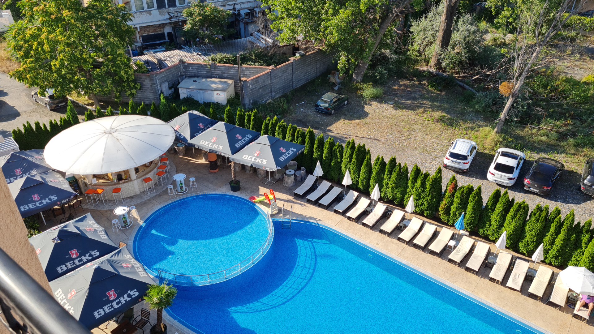 Pool bar