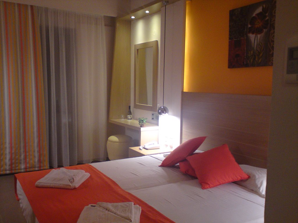 DOUBLE ROOM