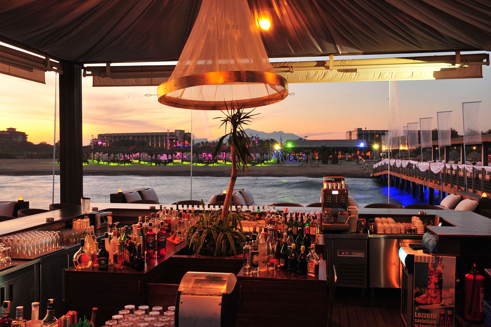 DOCK'S PIER BAR