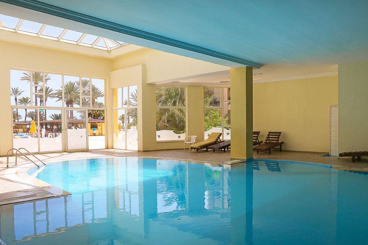 Piscină interioară
