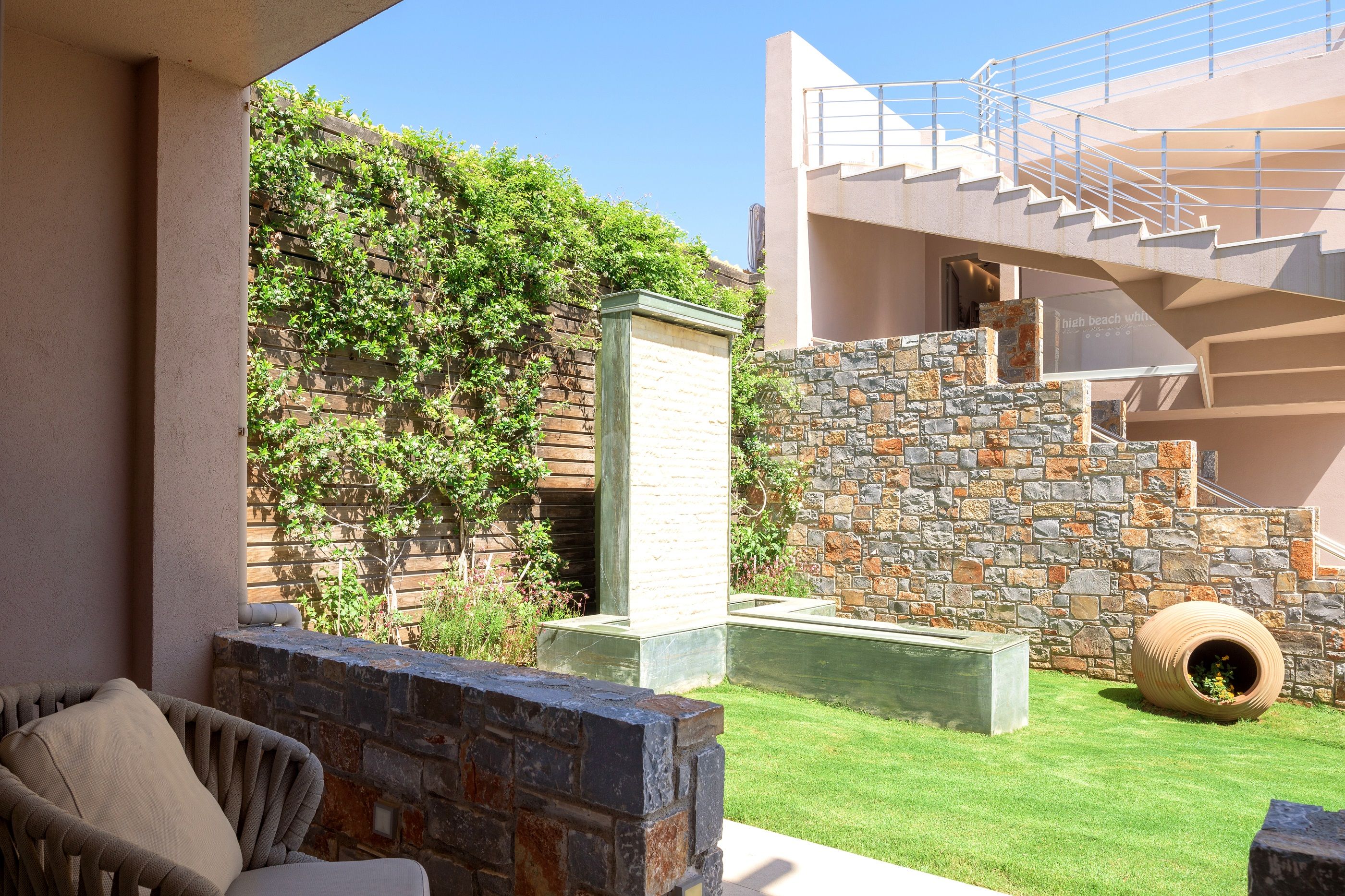 White Deluxe Suite Garden View