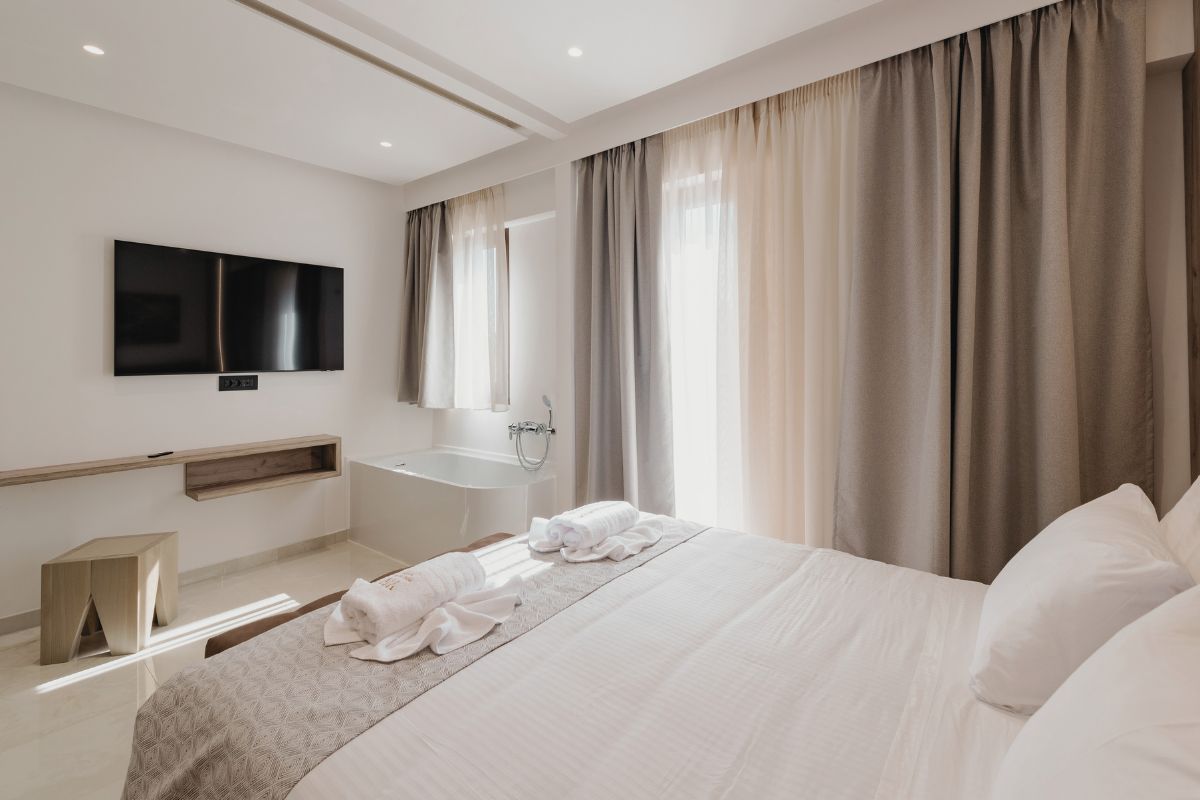 JUNIOR SUITE WITH BALCONY OR WINDOW