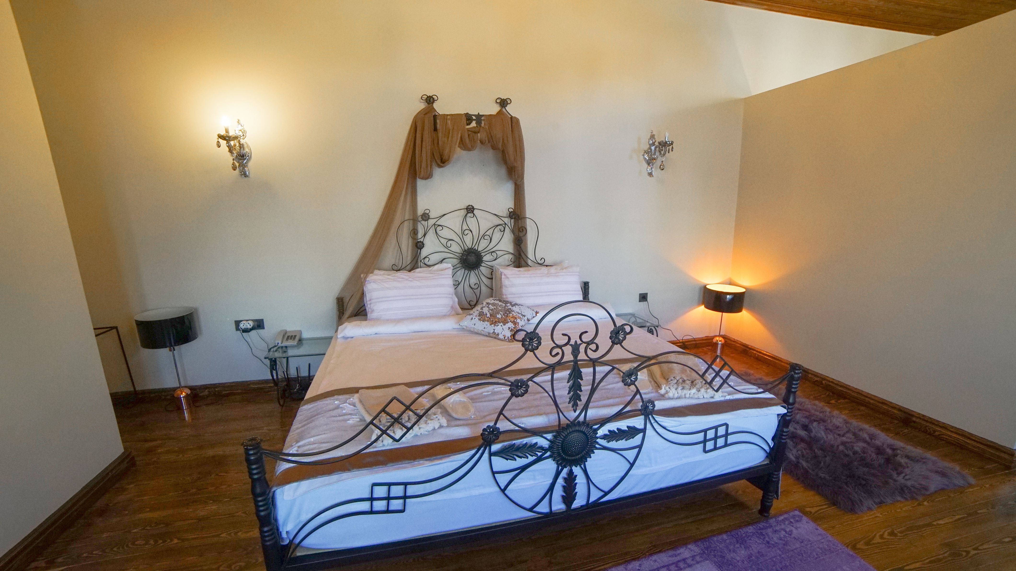 QUEEN DELUXE ROOM 