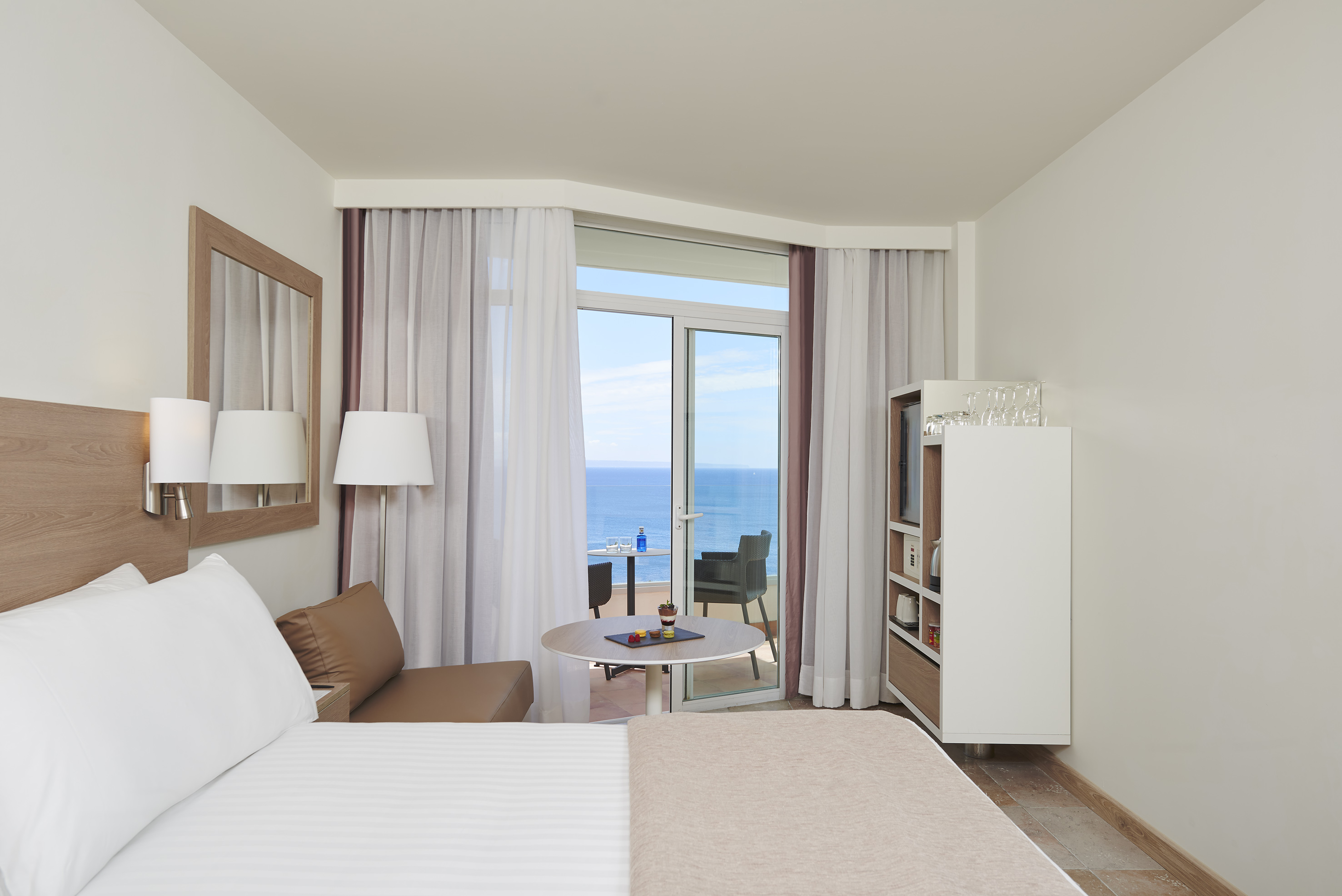 DOUBLE MELIA FRONTAL SEA VIEW BALCONY OR TERRACE