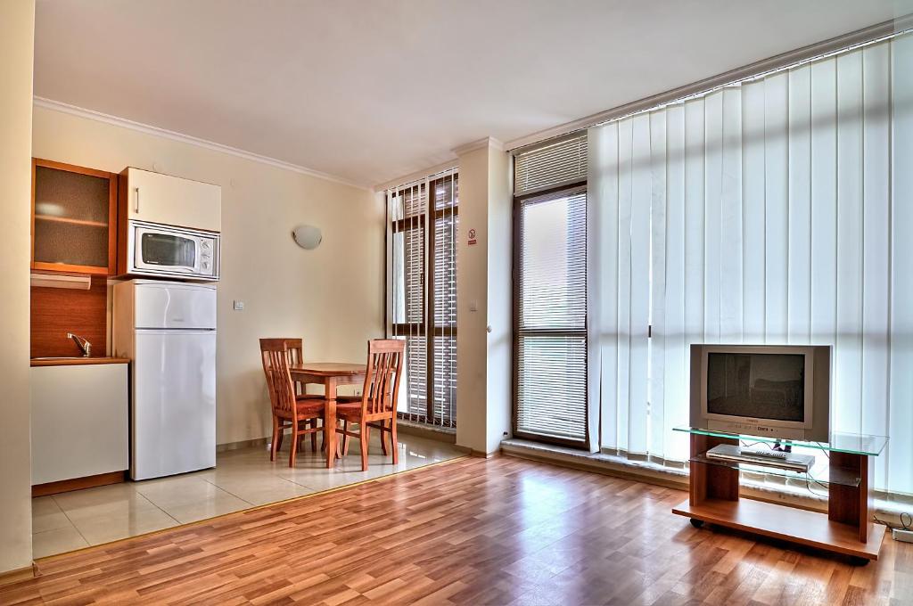 2 Bedroom Standard Apartment (Balcony)