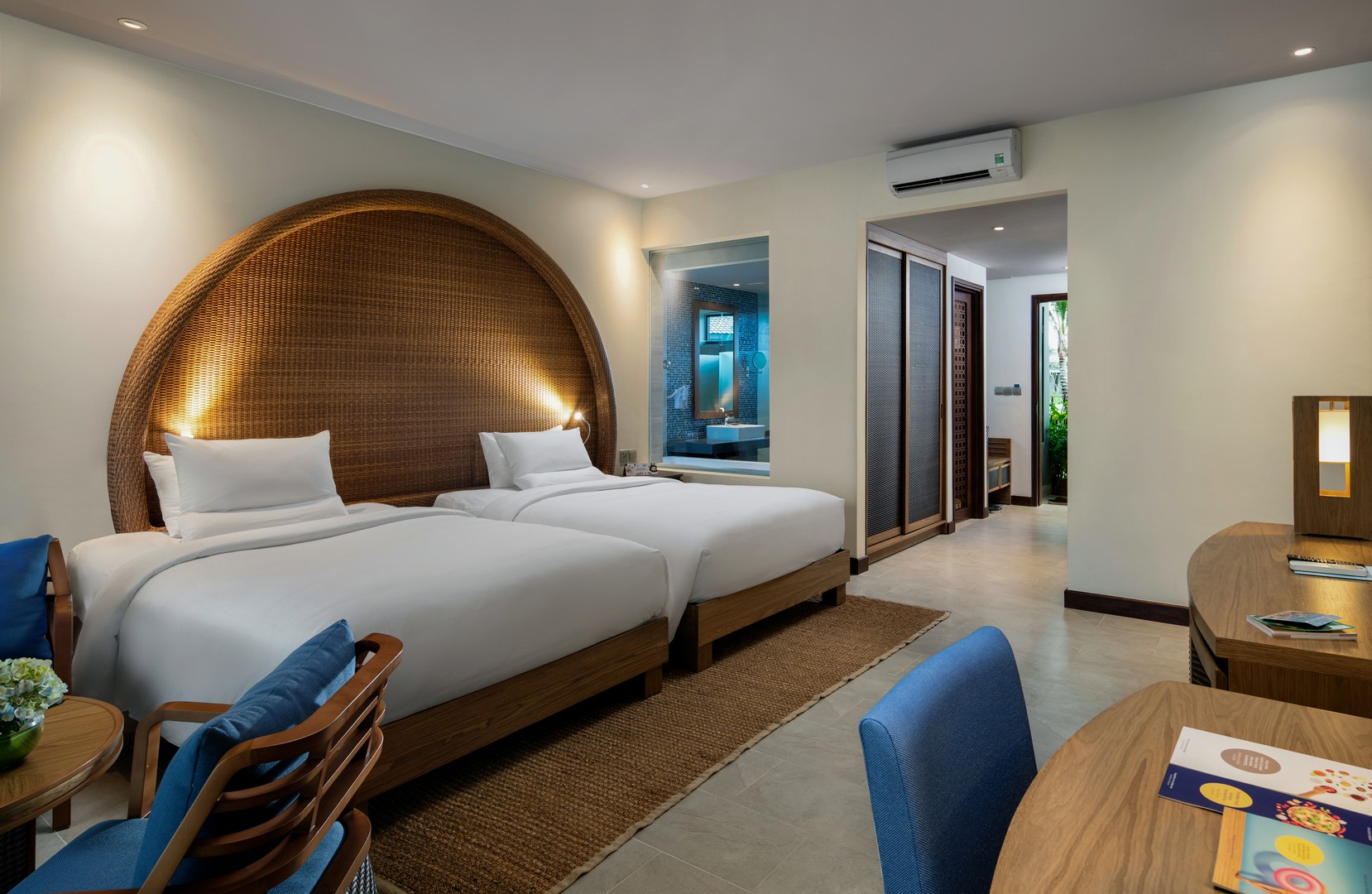 DELUXE TWIN OR KING BALCONY 
