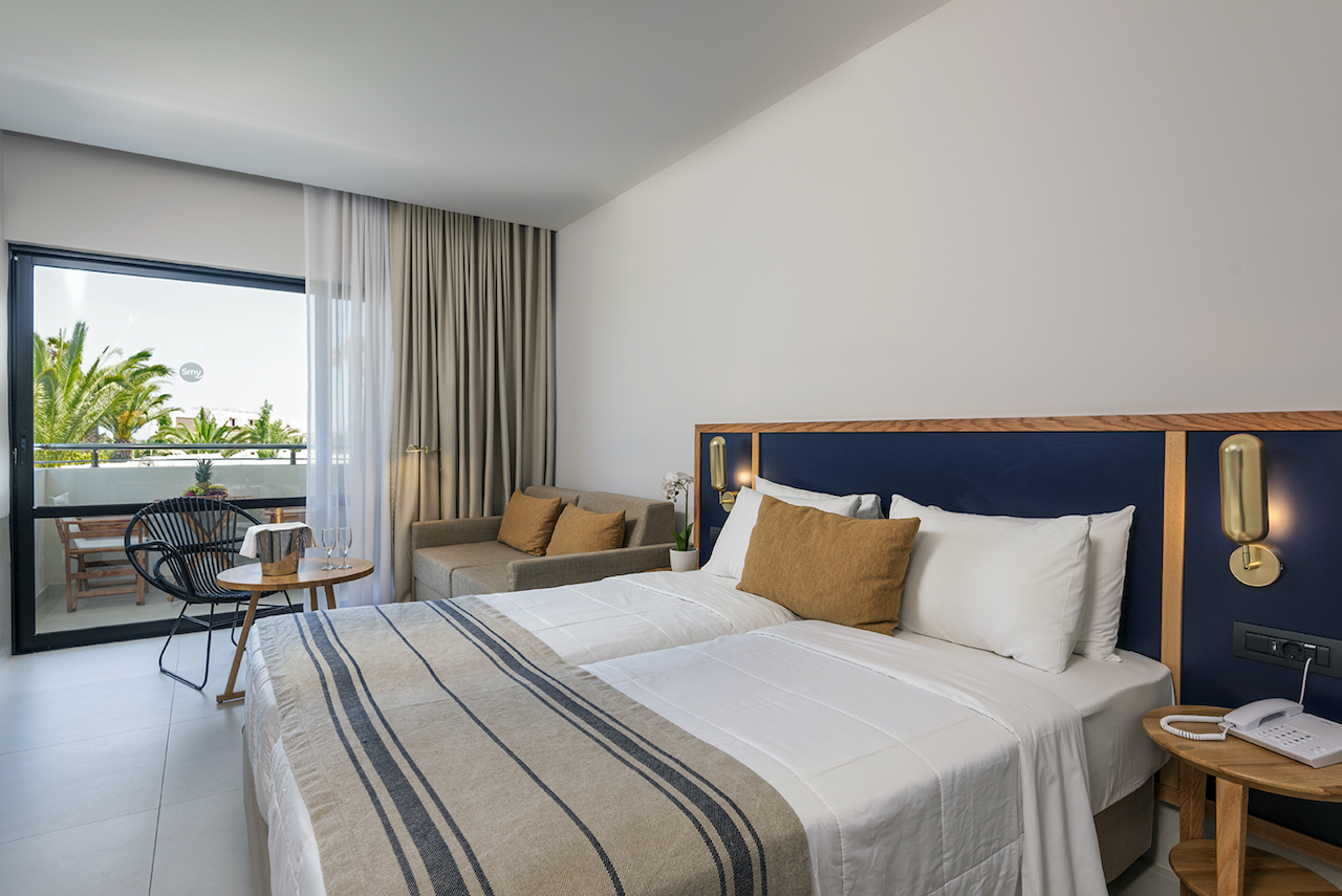DOUBLE ROOM