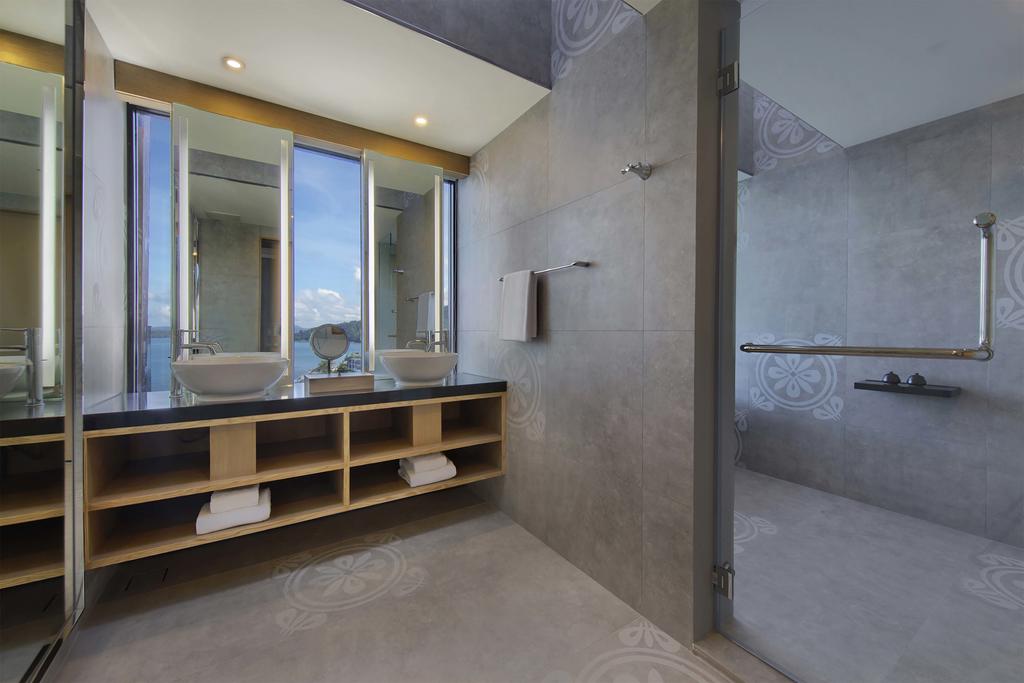 KING BED HILLTOP OCEAN VIEW SUITE  