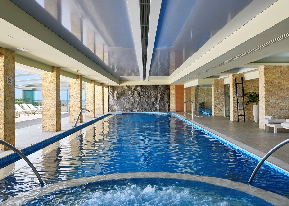 Piscină interioară