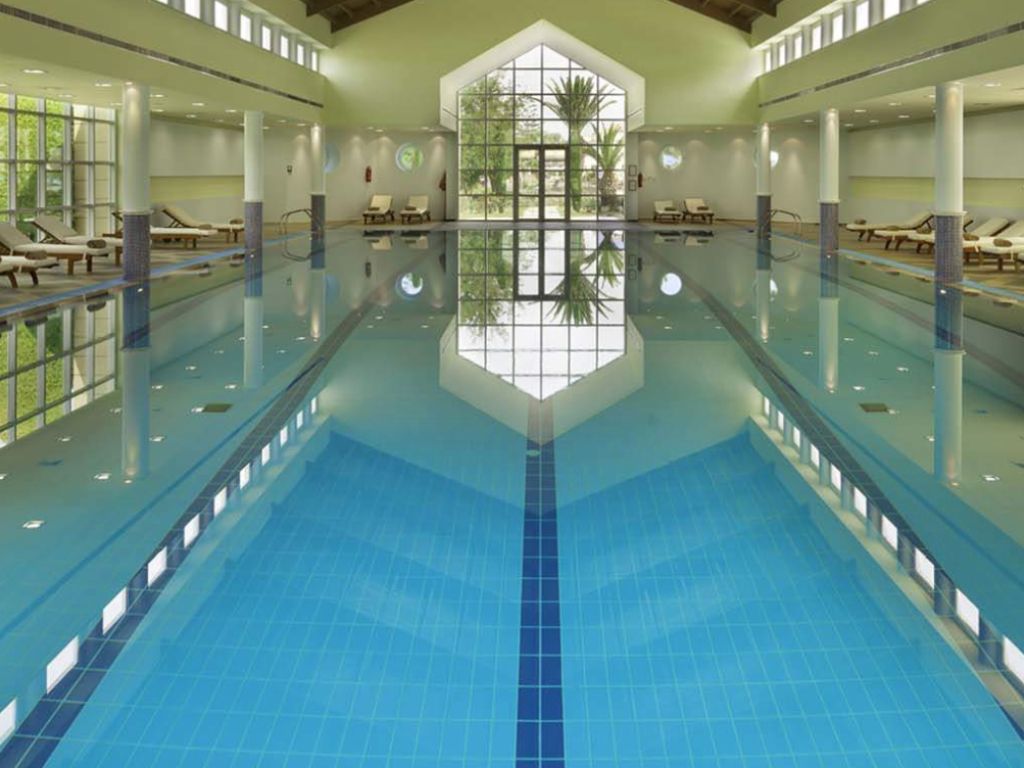 Piscină interioară