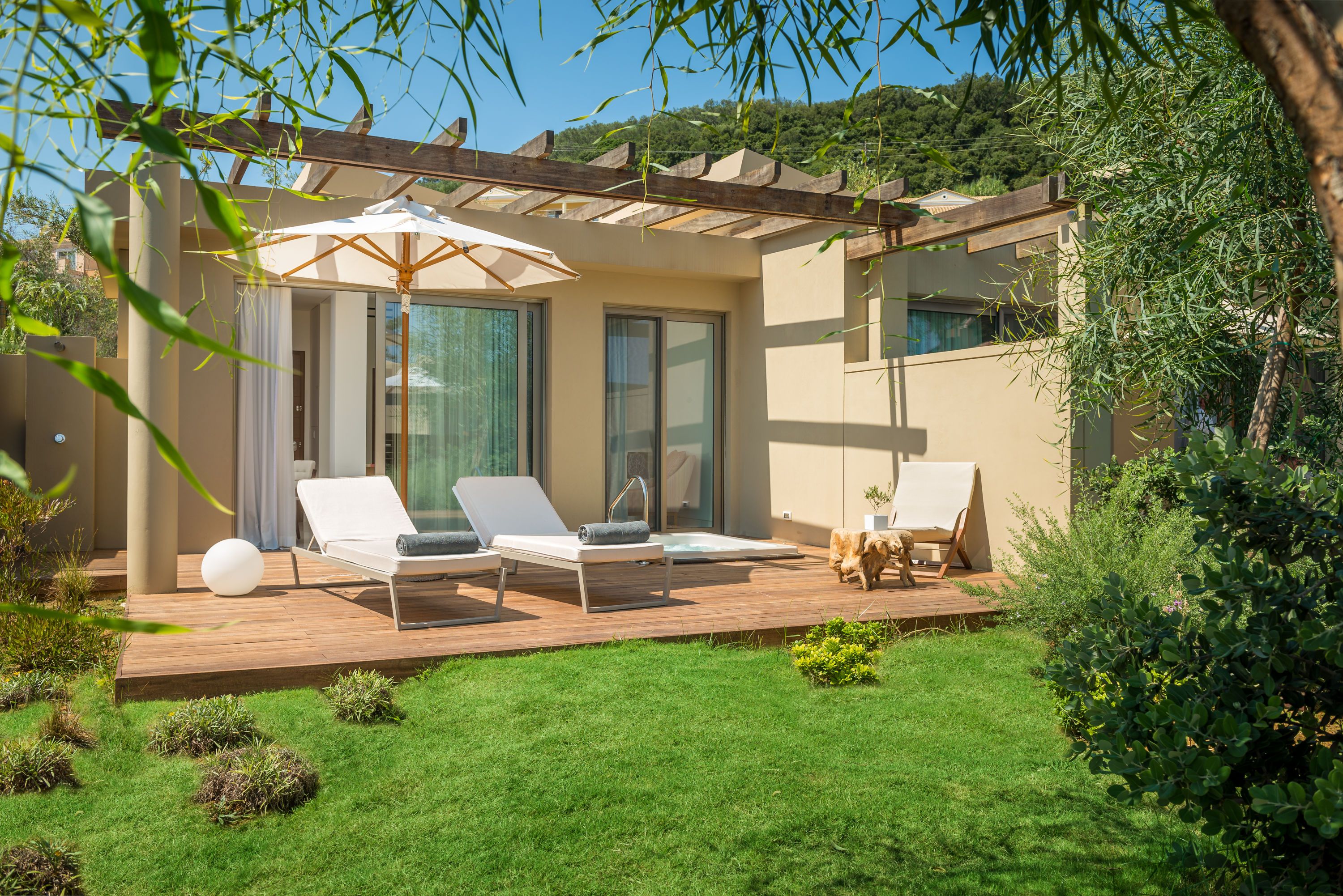 Pavilion Retreat Sea view with outdoor Jacuzzi