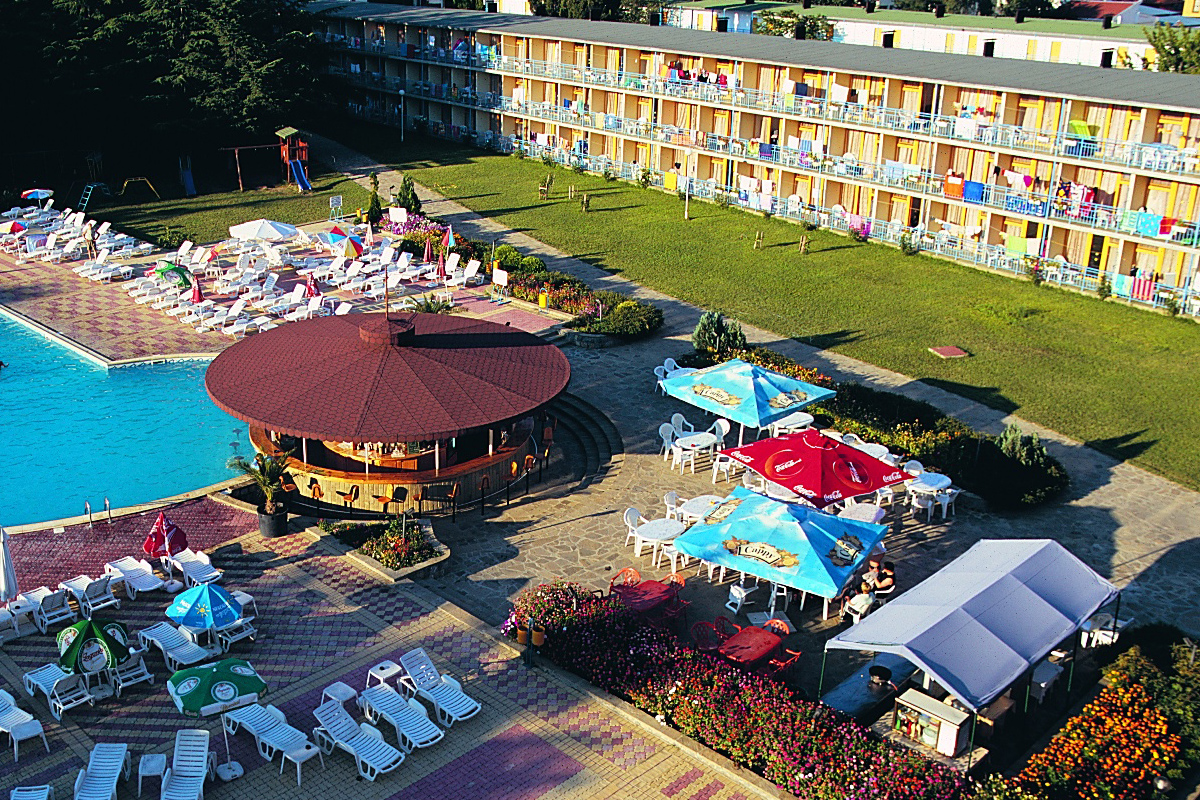 Pool bar