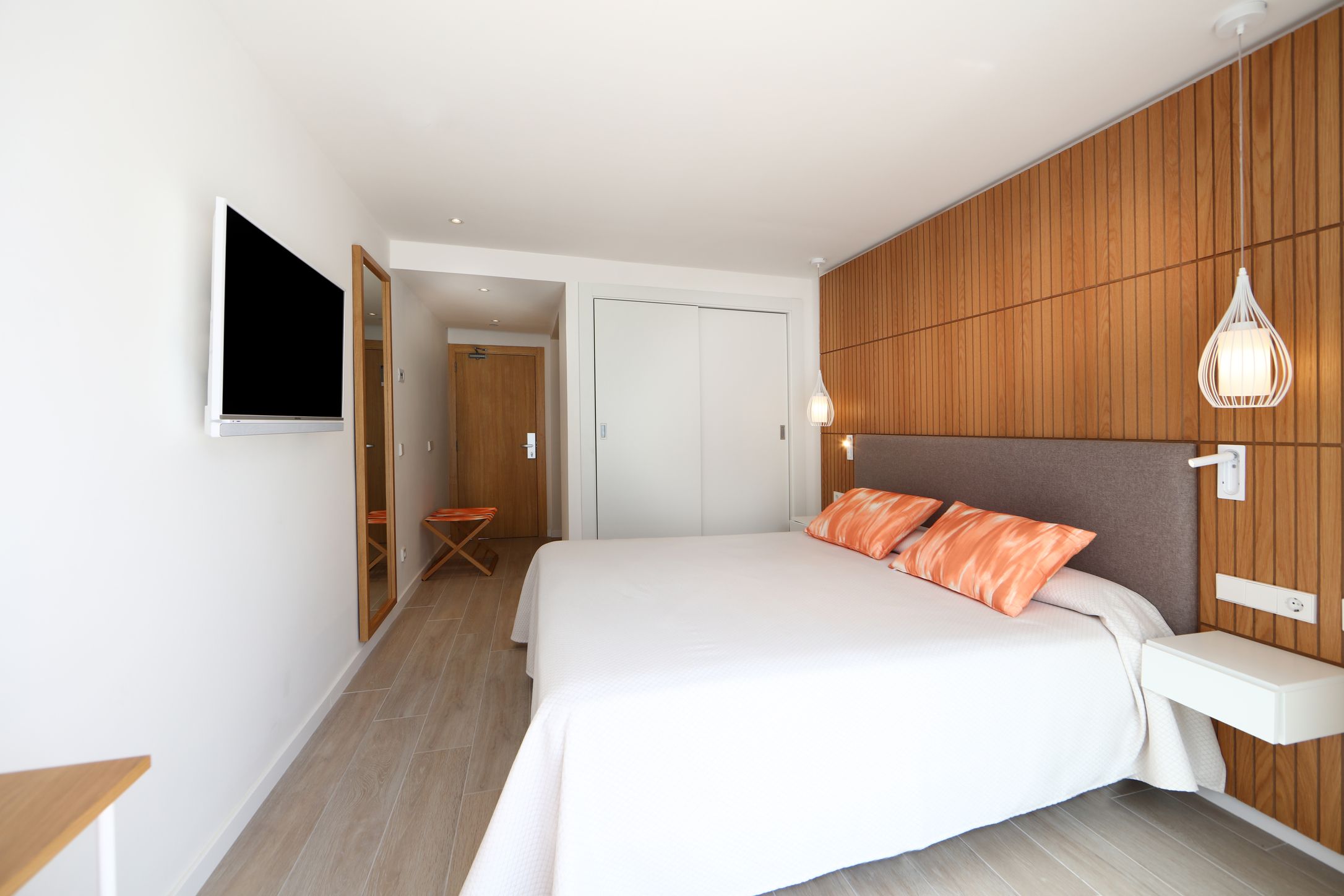 DOUBLE ROOM 