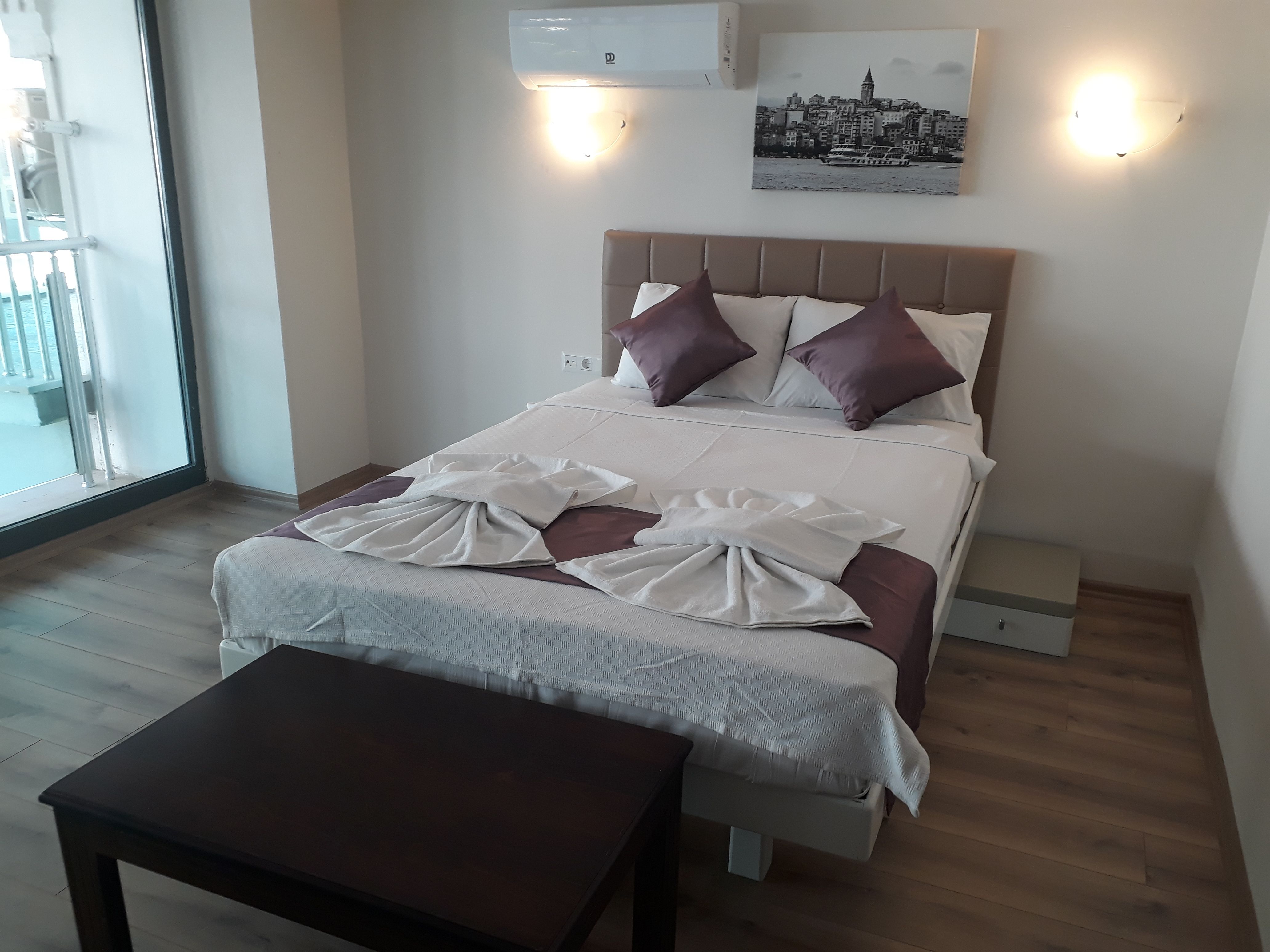PROMO ROOM