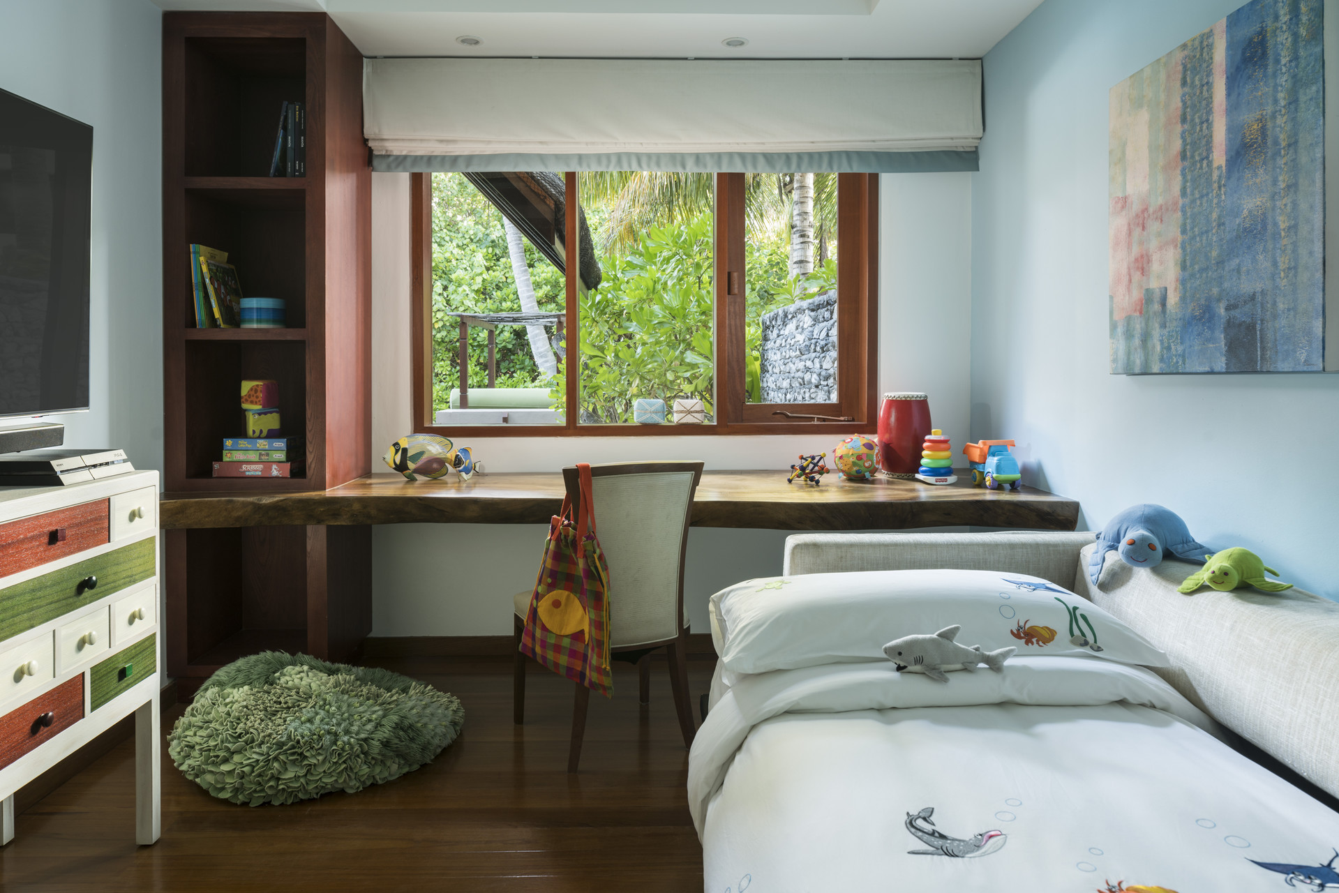 FAMILY BEACH VILLA WITH POOL