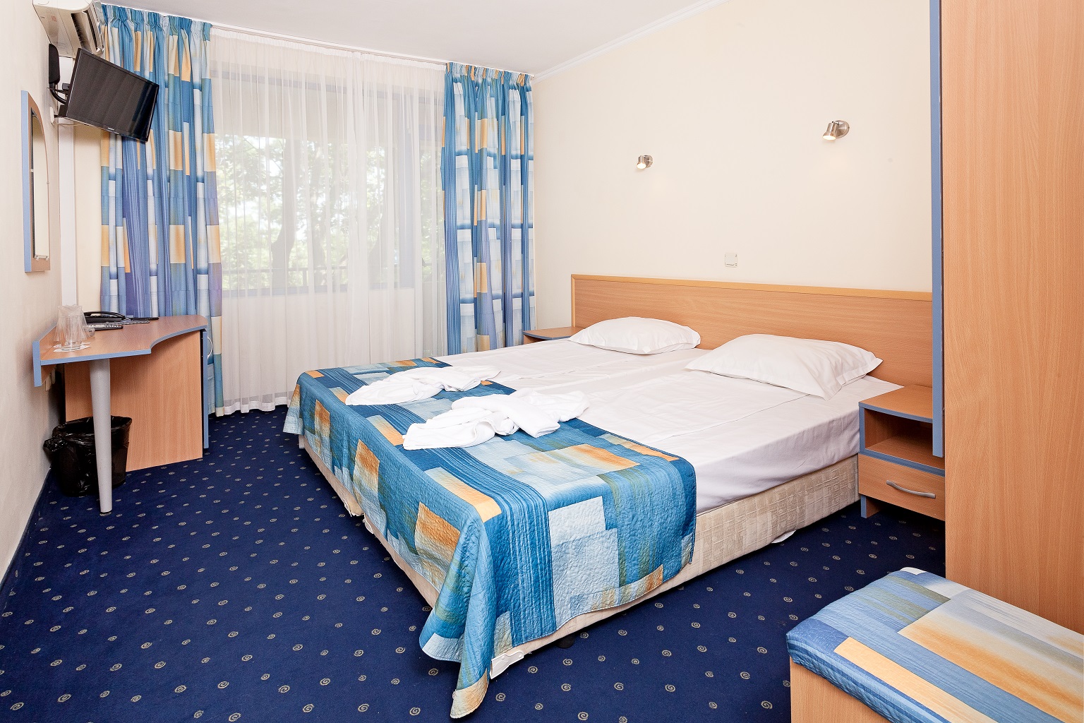DOUBLE STANDARD ROOM