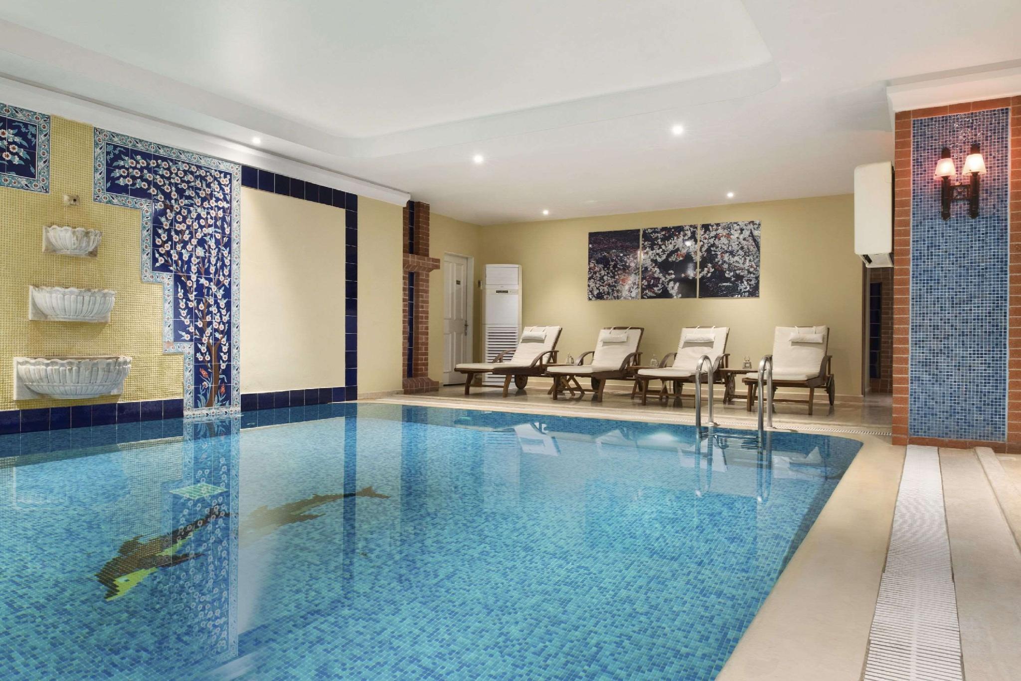Piscină interioară
