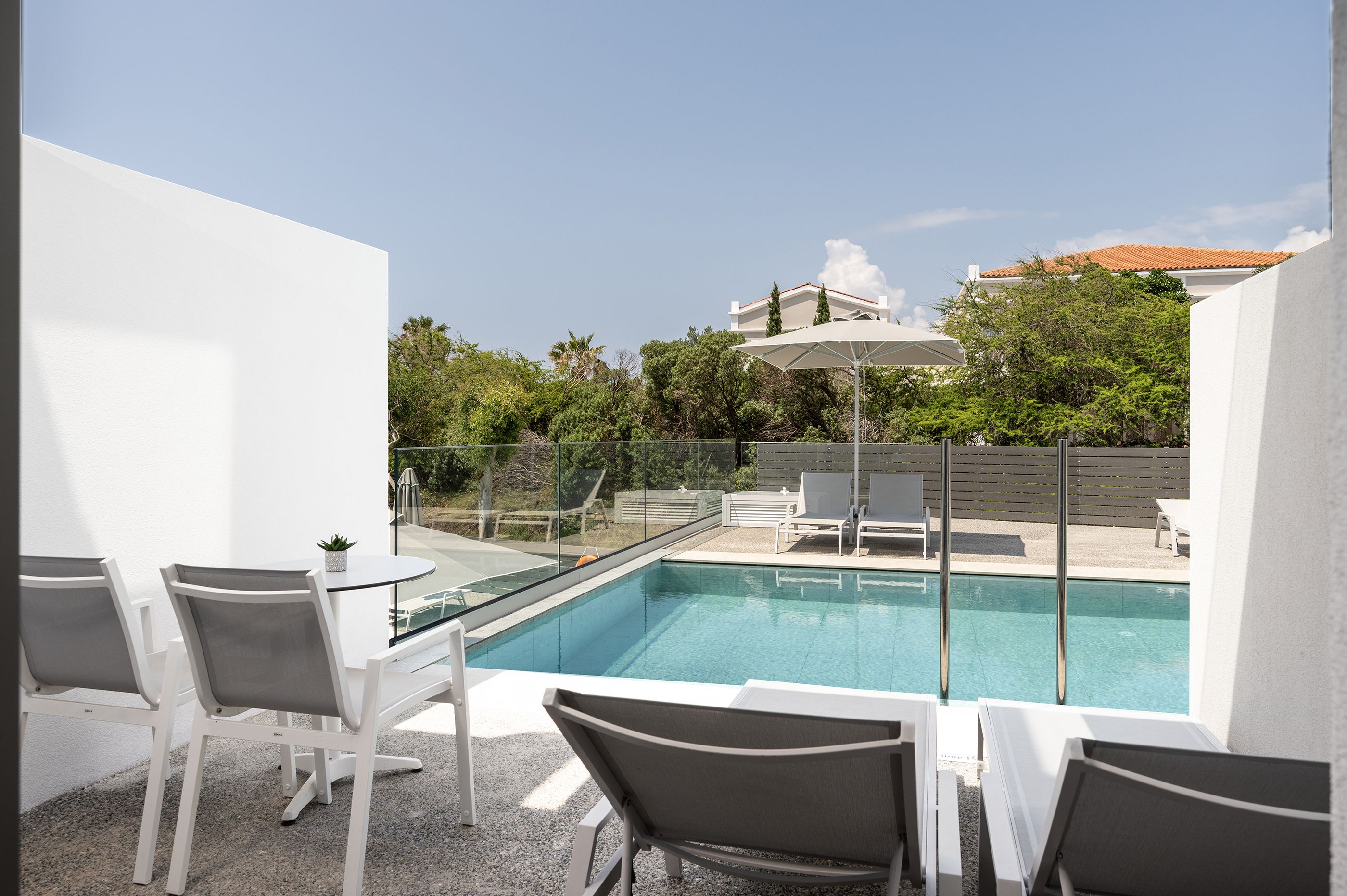Double LandView Swim Up