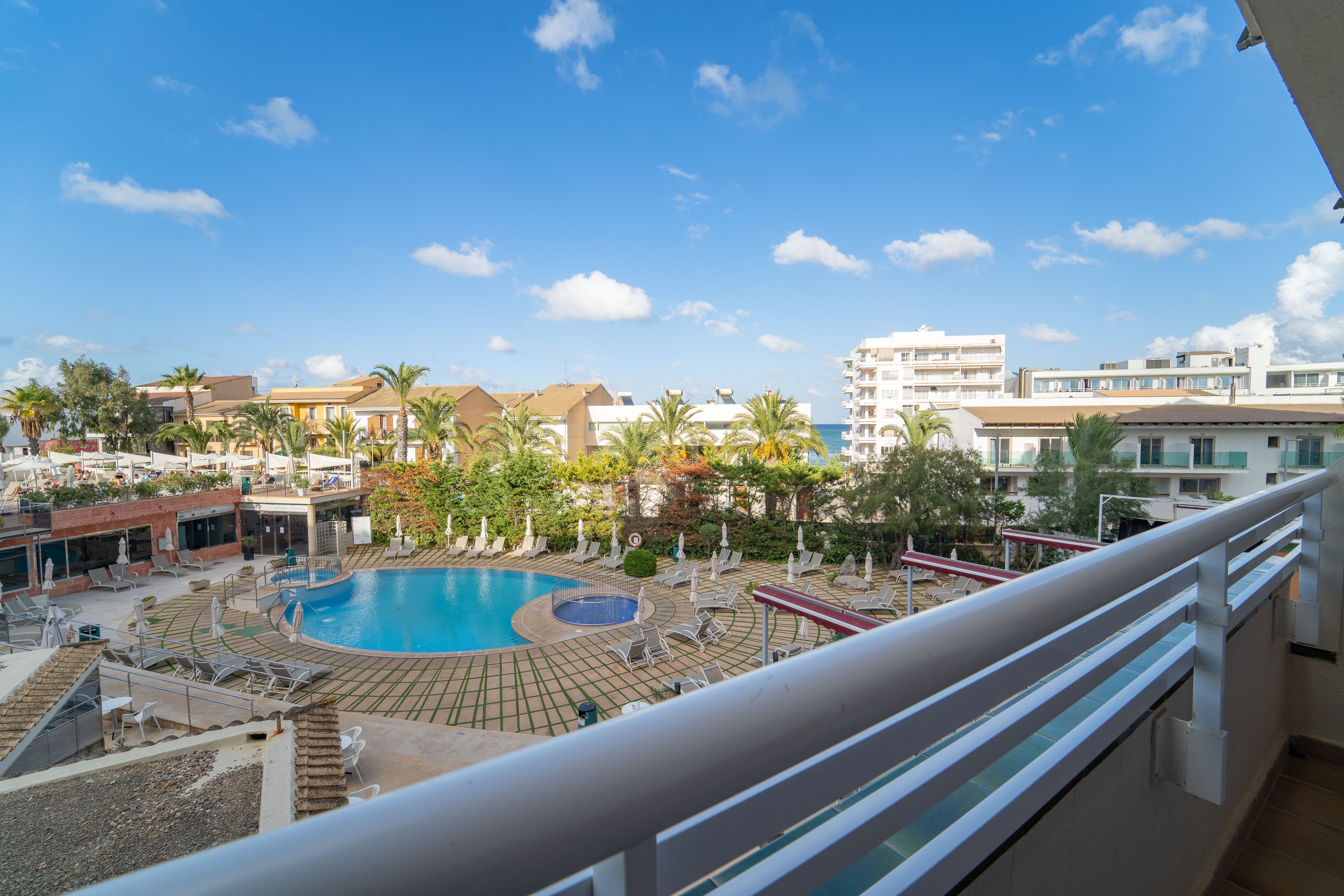 DOUBLE POOLVIEW  (BALCONY OR TERRACE)