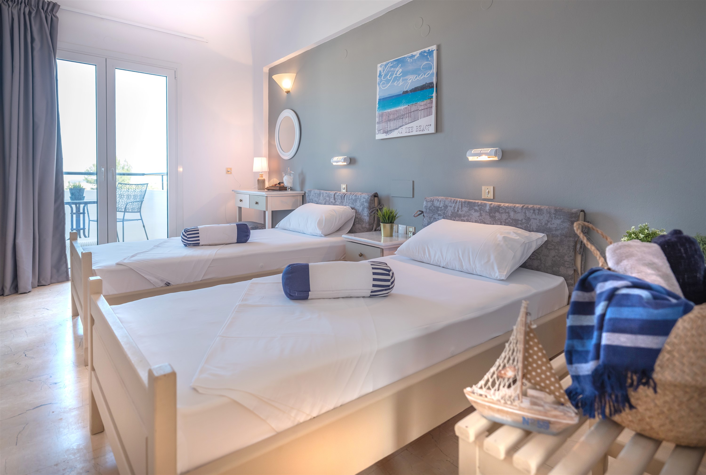 TRIPLE ROOM