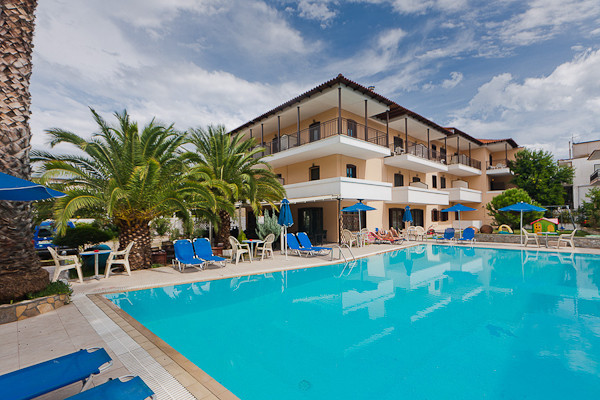 Thassos, Hotel Pegassus, piscina exterioara.jpg