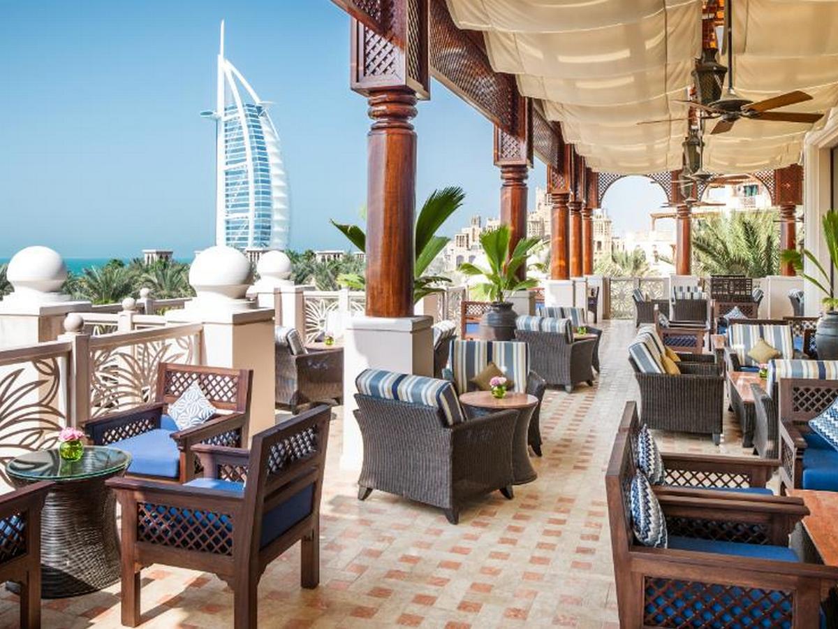 Al Fayrooz lounge