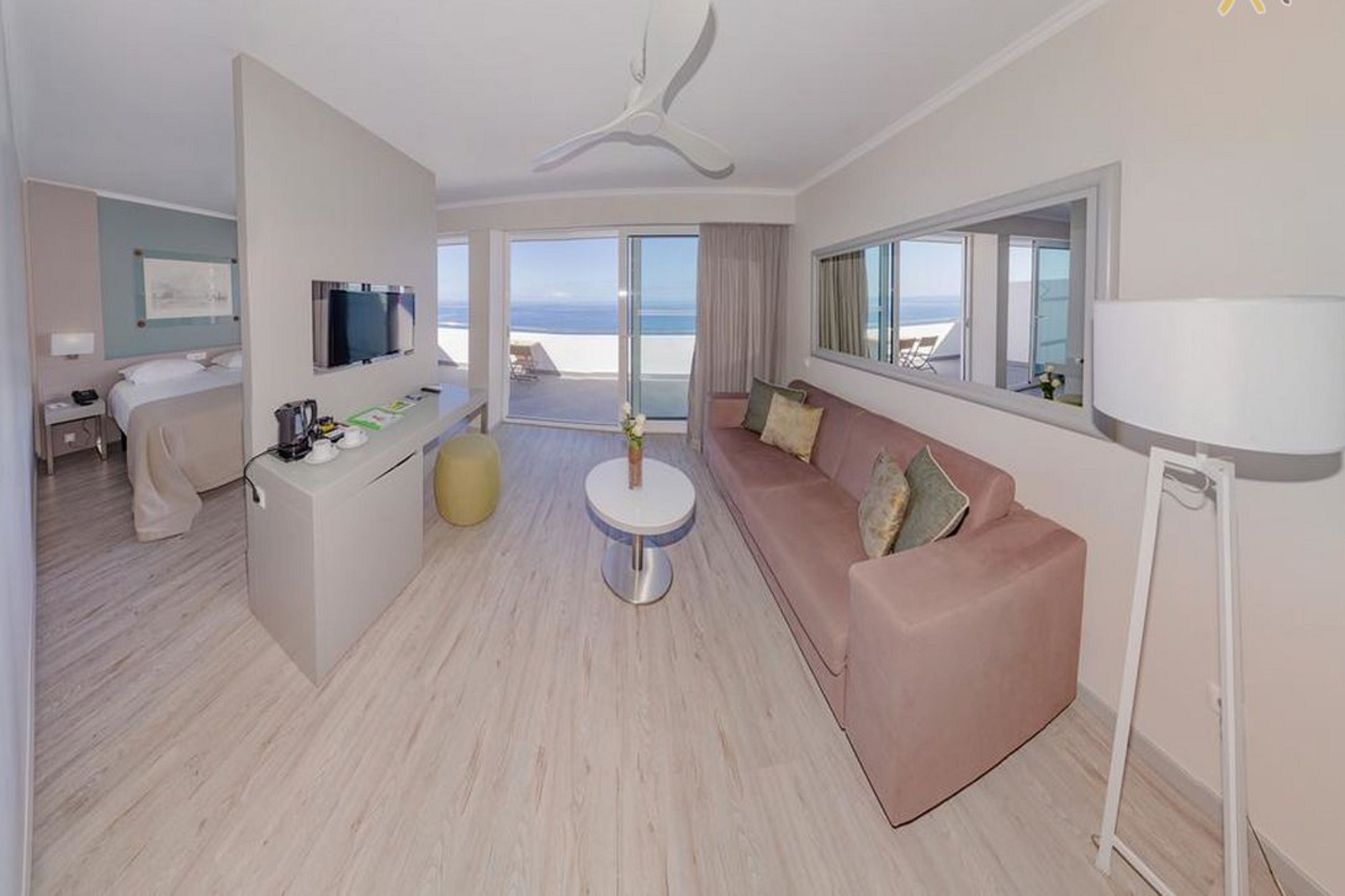 SU - JR SUITE DELUXE OCEAN VIEW