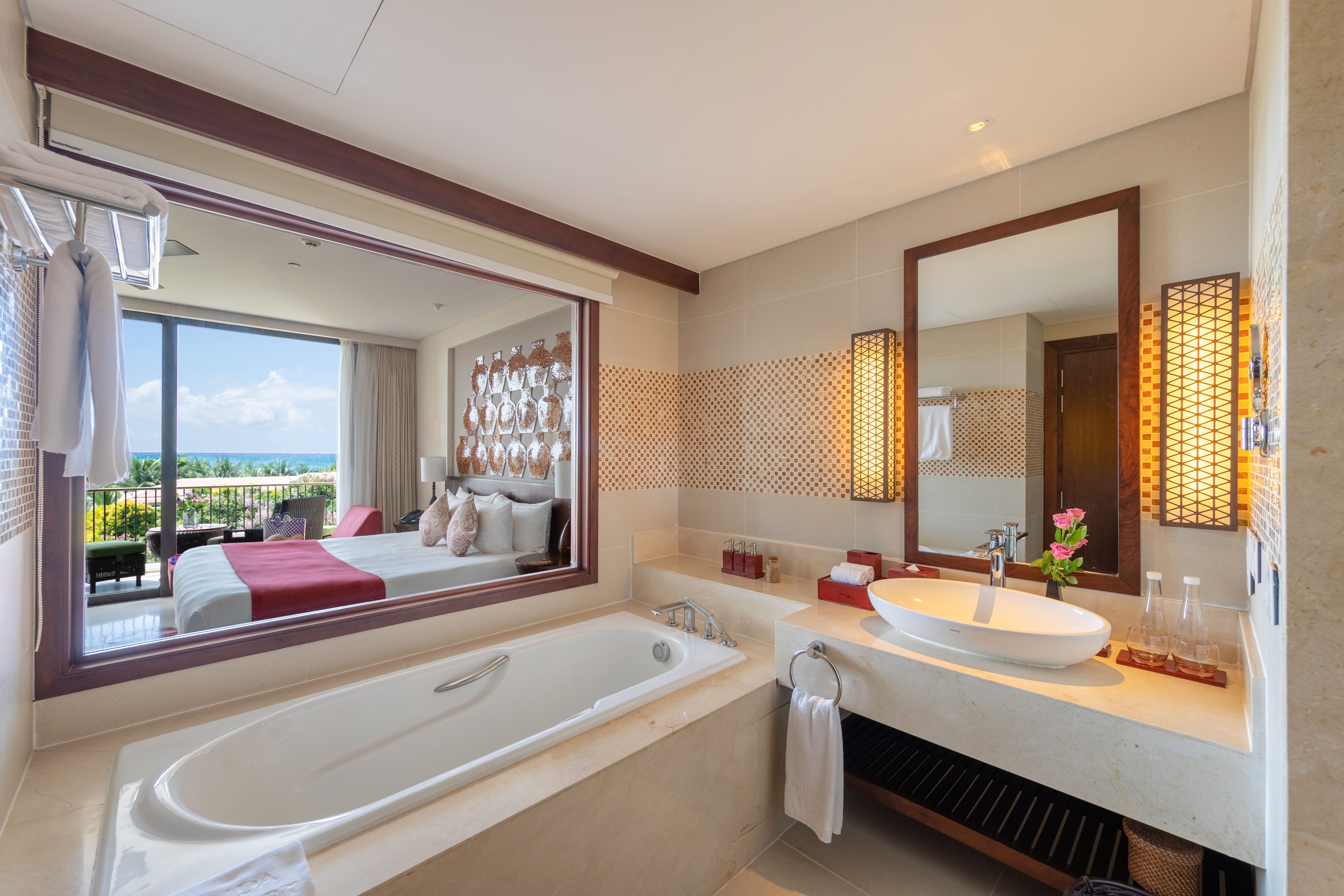 DELUXE SEA VIEW