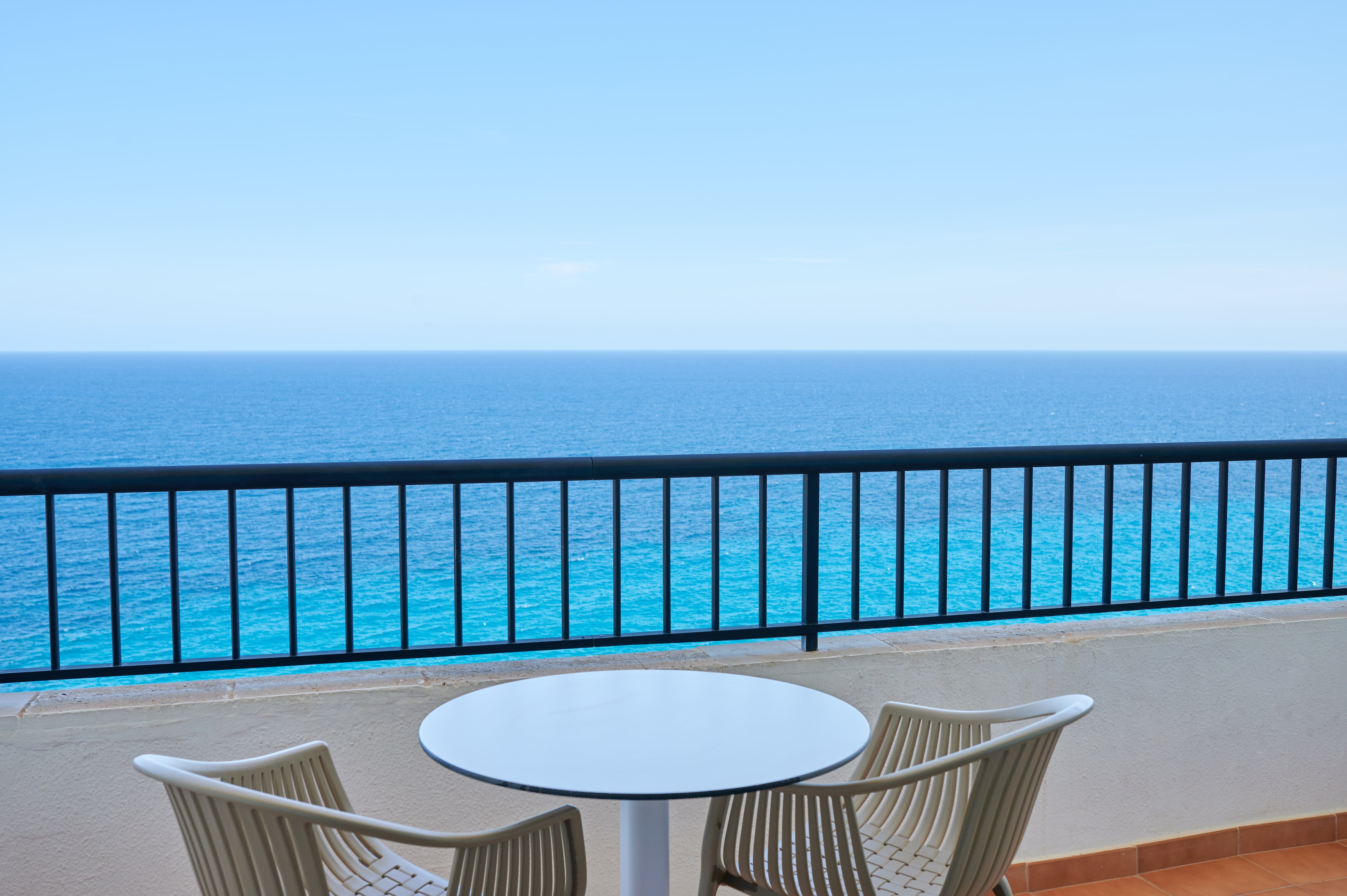DOUBLE FRONTAL SEA VIEW (BALCONY) COMFORT