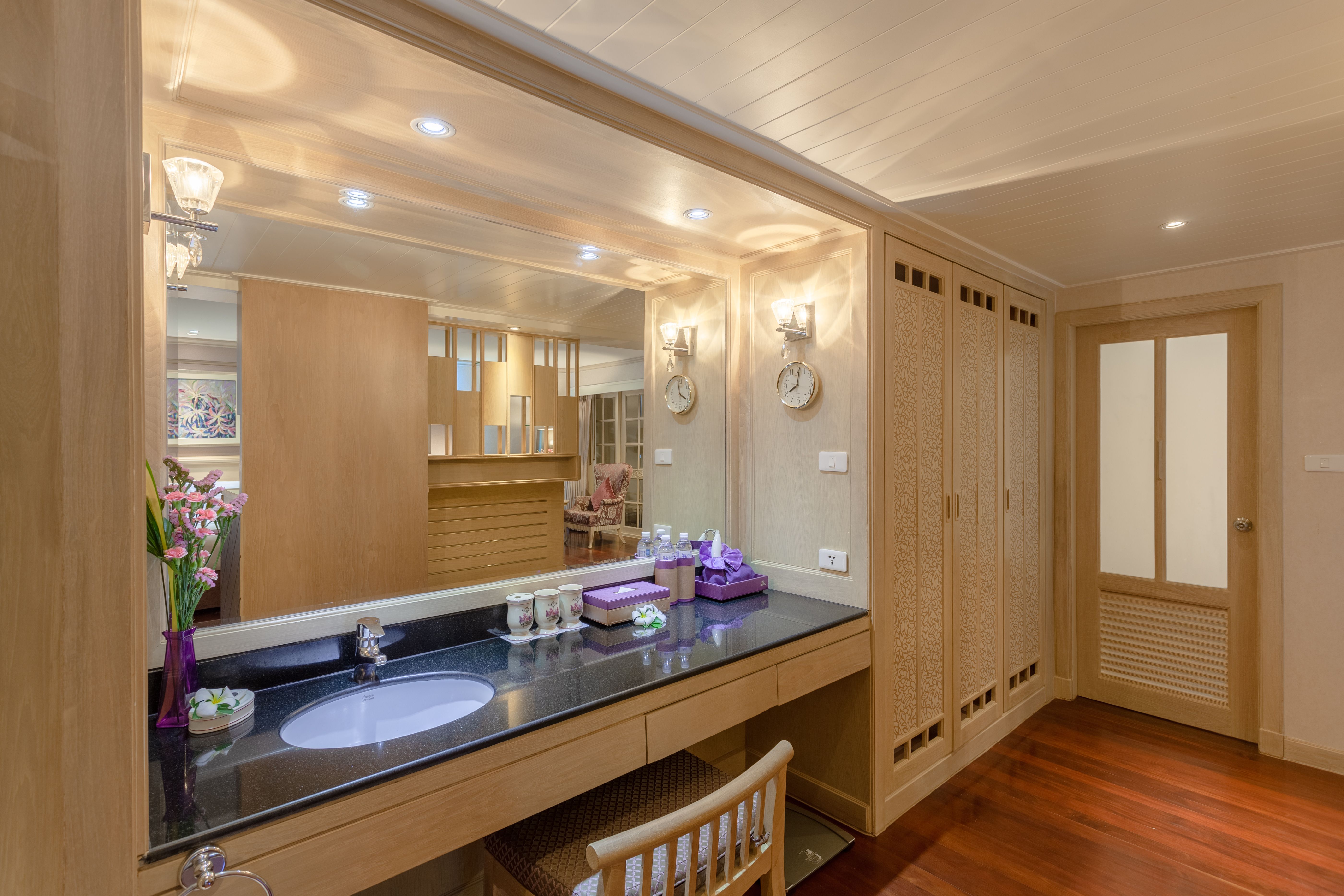 Diamond Jacuzzi Suite