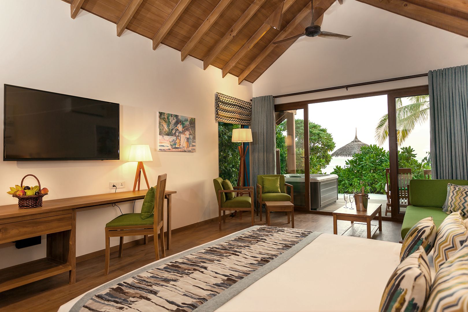 Deluxe Jacuzzi Beach Villa