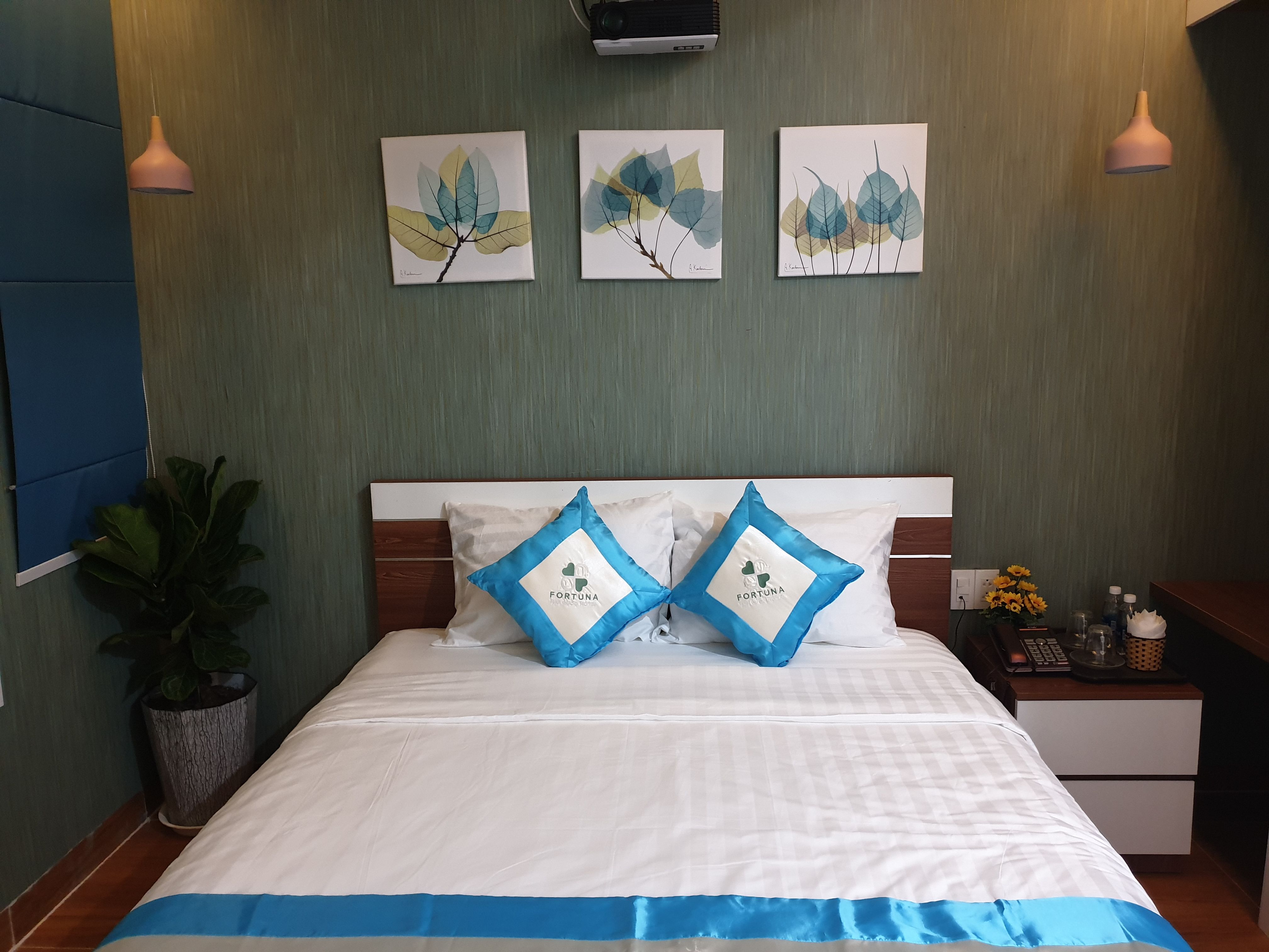 STANDARD DOUBLE ROOM (NO VIEW)