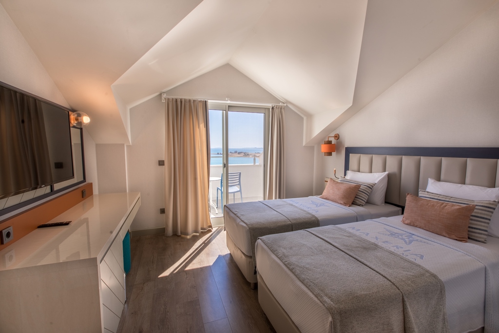 Family Corner Room with Sea View