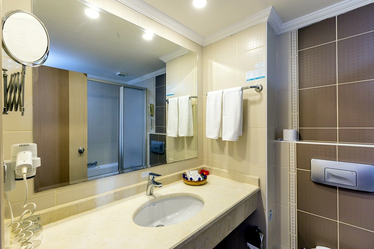 HOLIDAY GARDEN RESORT HOTEL 3.jpg