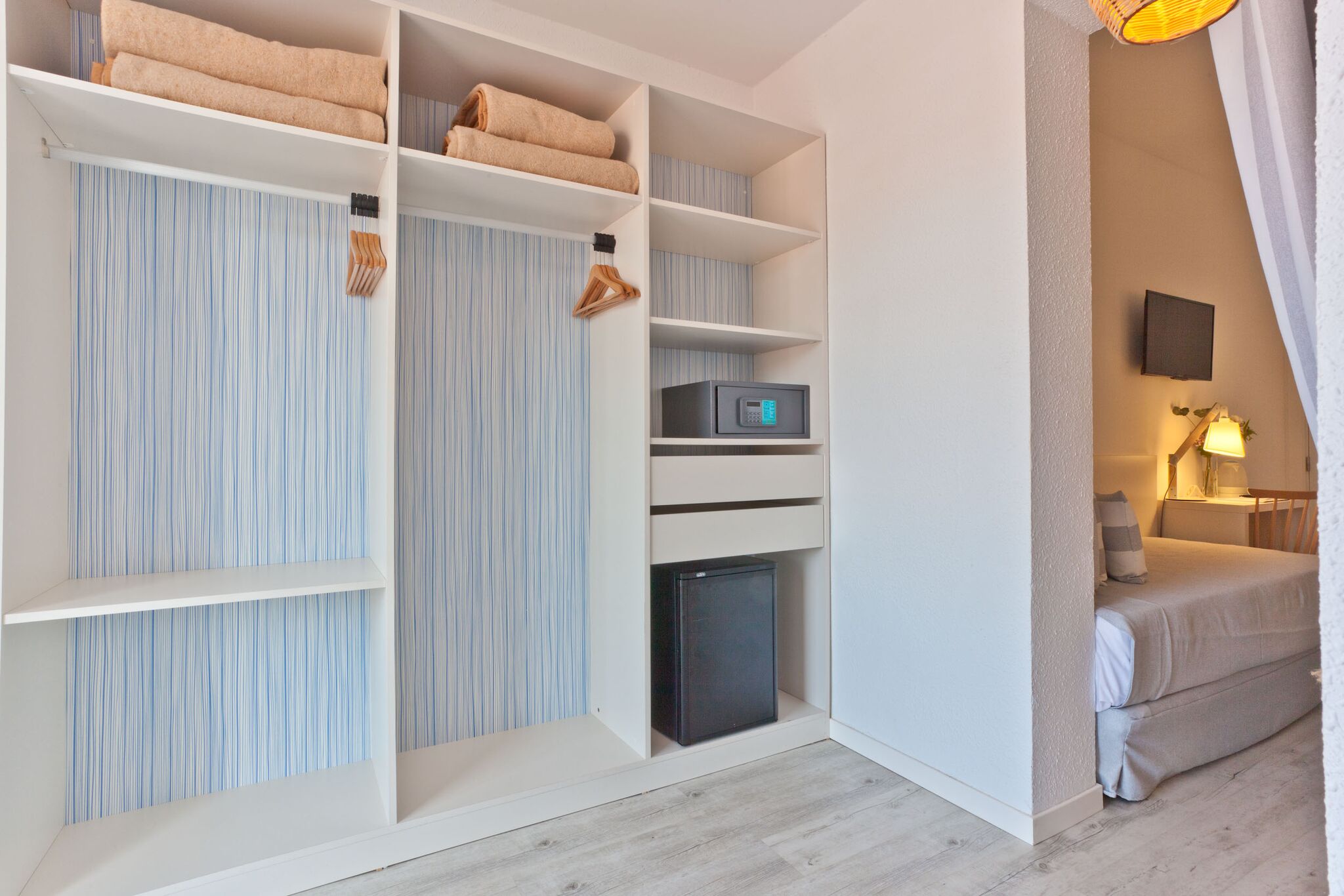 2 BEDROOM SUITE FAMILY ROOM BALCONY OR TERRACE