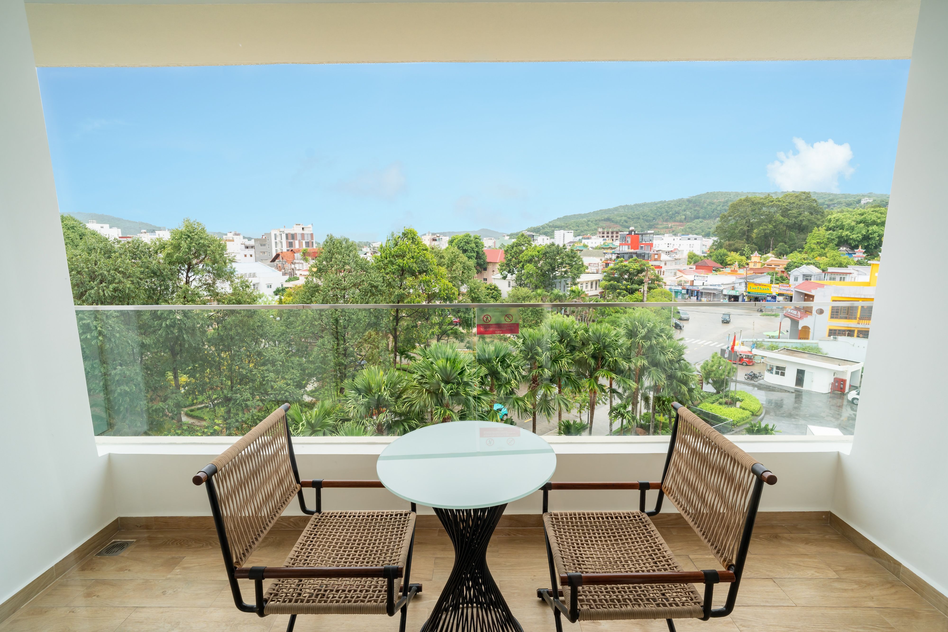 PREMIUM CITYVIEW ROOM BALCONY