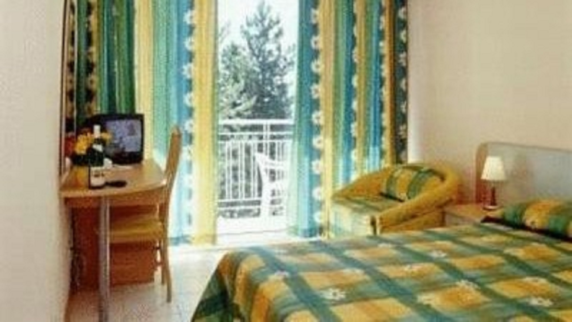 Twin Standard Room (Balcony)