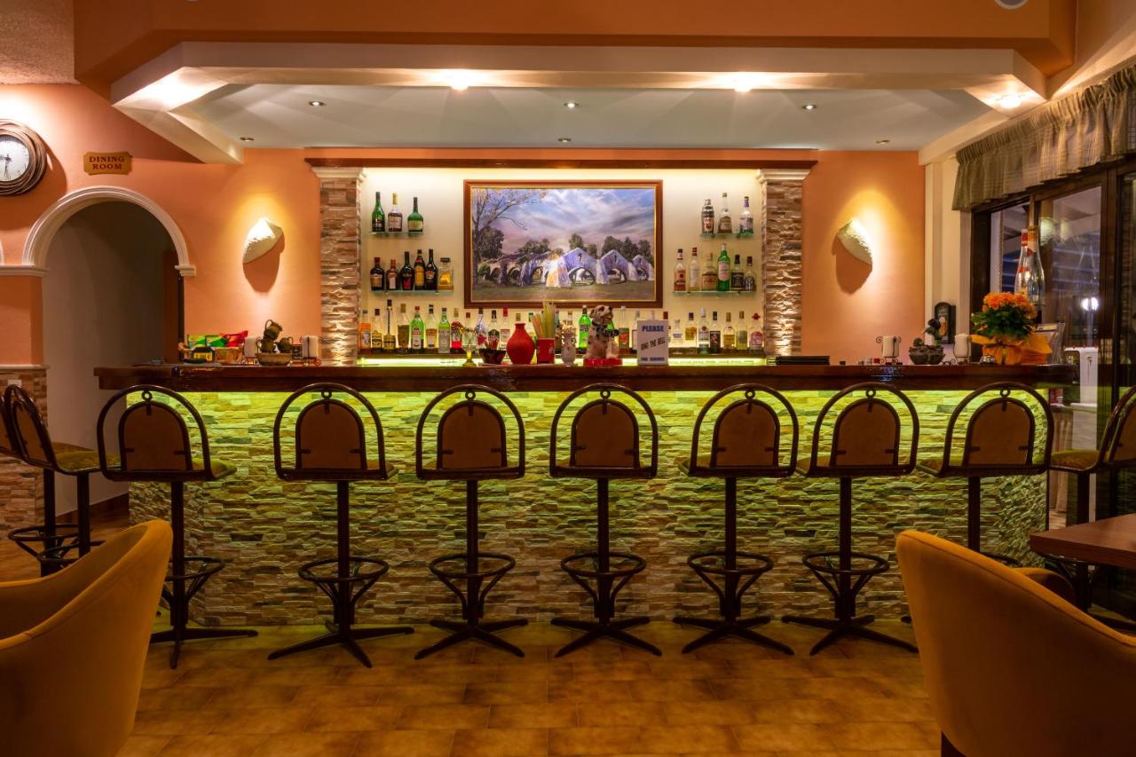 MAIN BAR