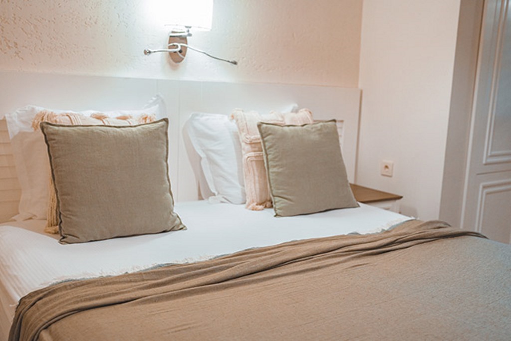KUMQUAT ROOM