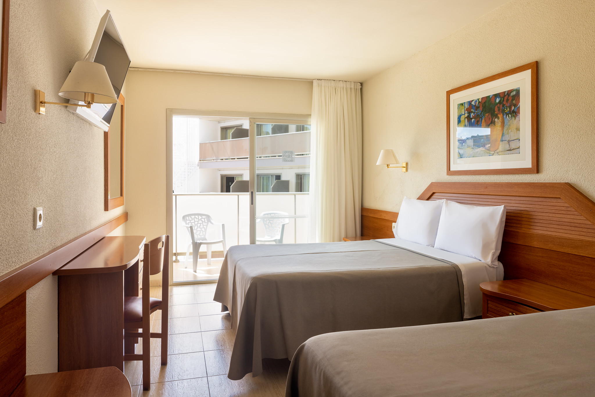 TRIPLE ROOM