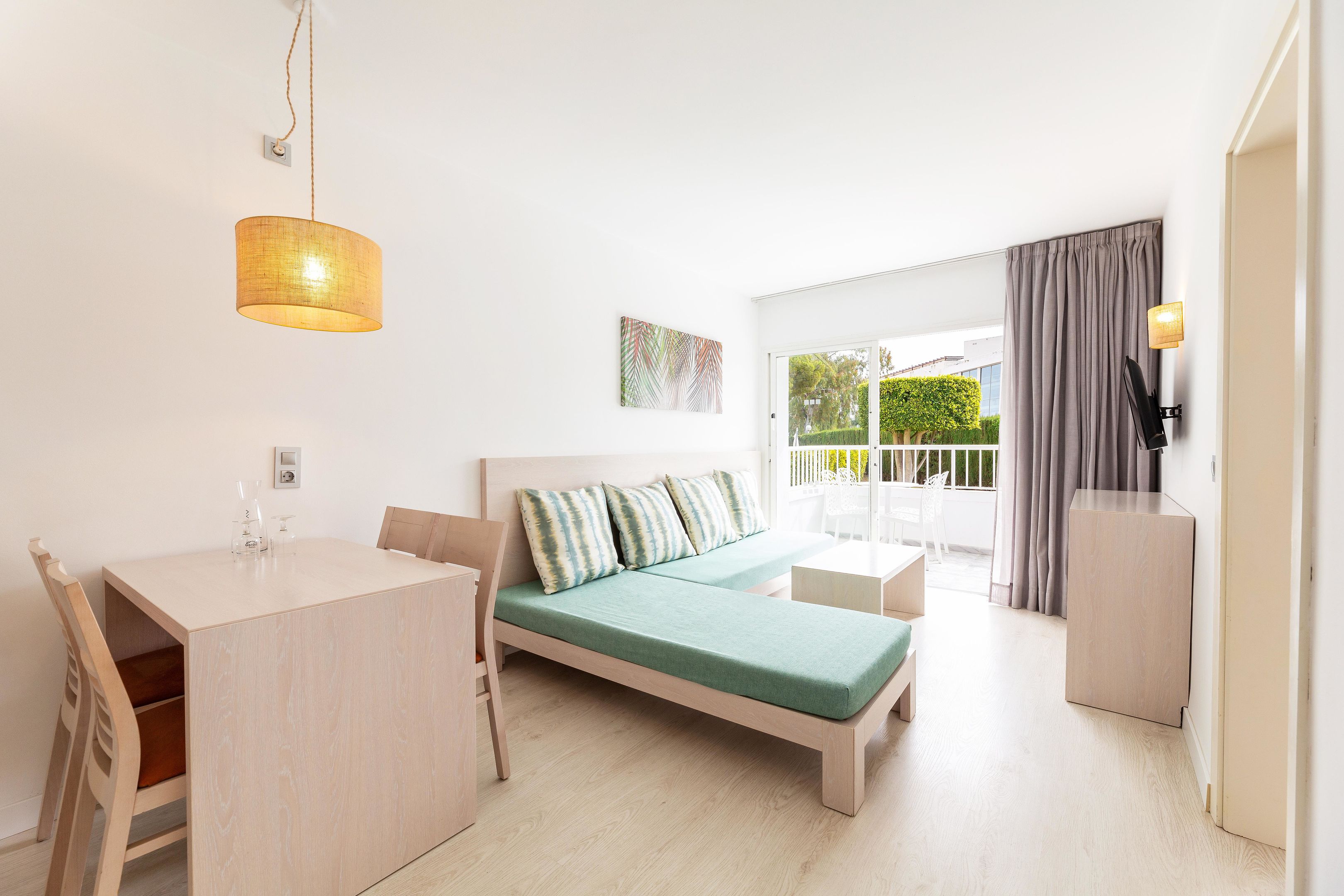 PROMO ONE BEDROOM APARTMENT PALM GARDEN - ANNEX - BALCONY OR TERRACE