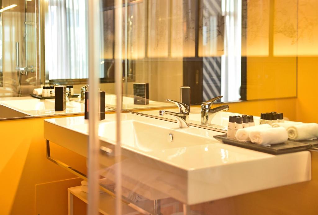 CR TWIN ROOM 