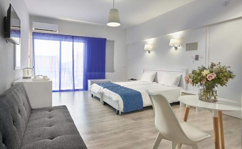 Standard Suite (CityView, Balcony)