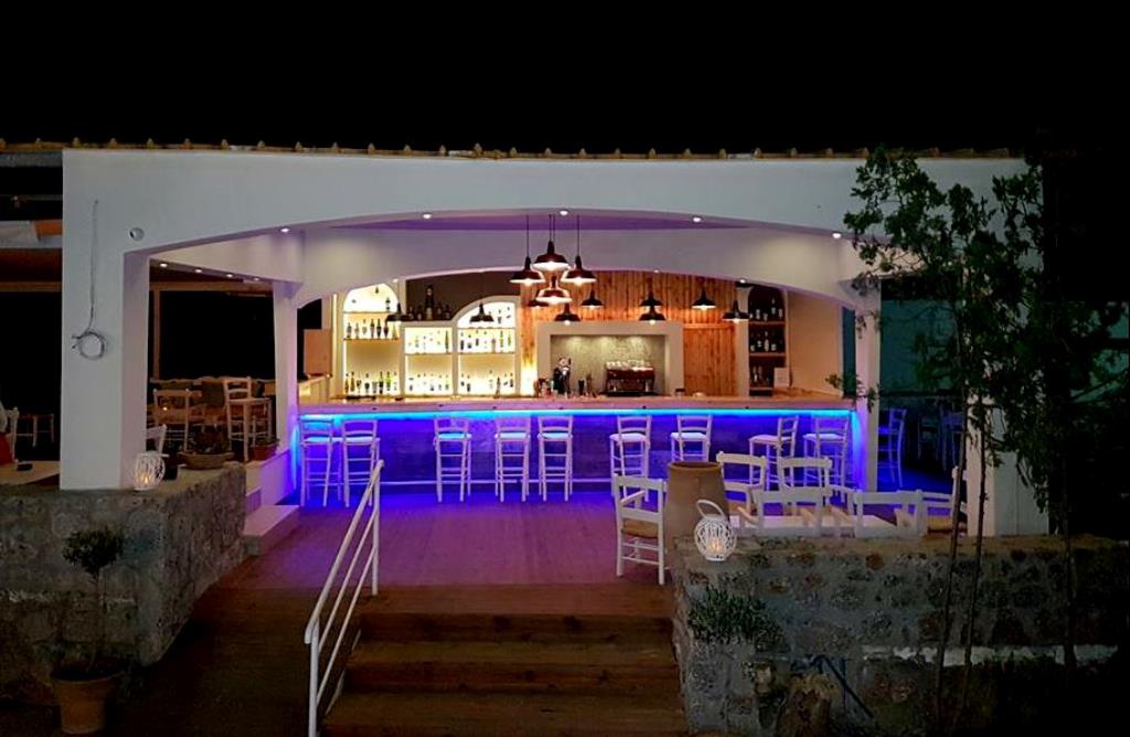 MAIN BAR