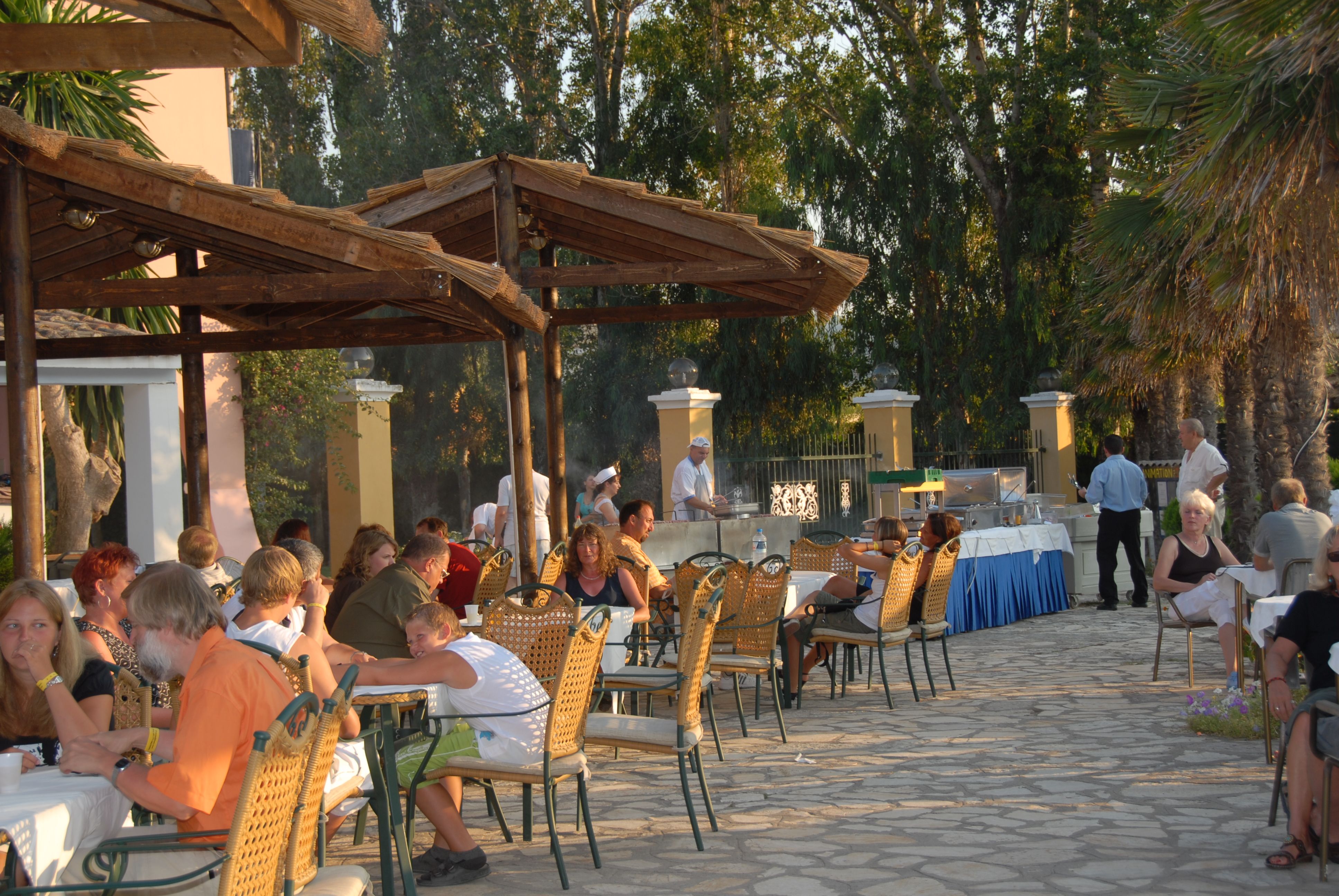 MAIN RESTAURANT